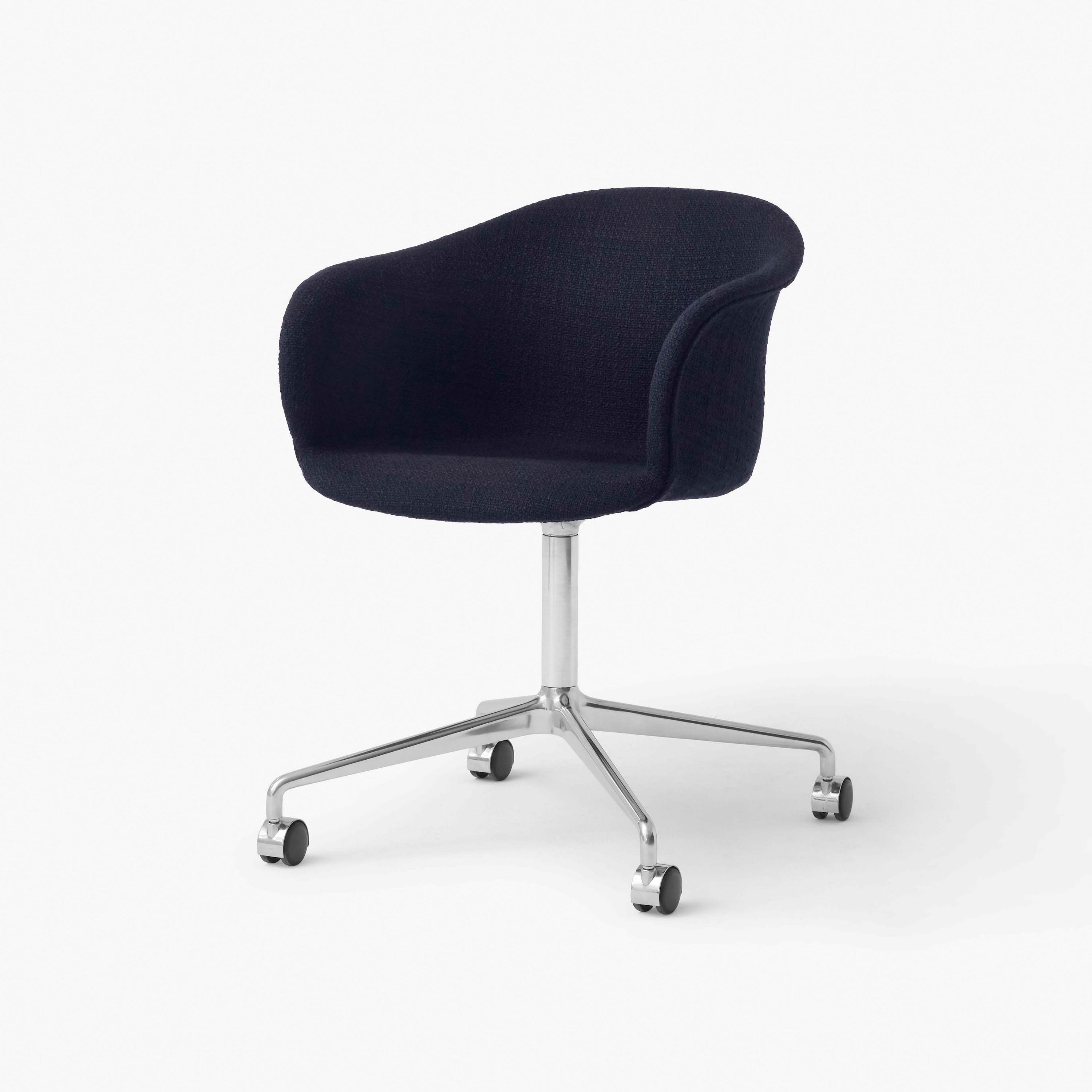 Mostra il prodotto Elefy JH37 Polished Aluminium w. Loop Marine del produttore &TRADITION