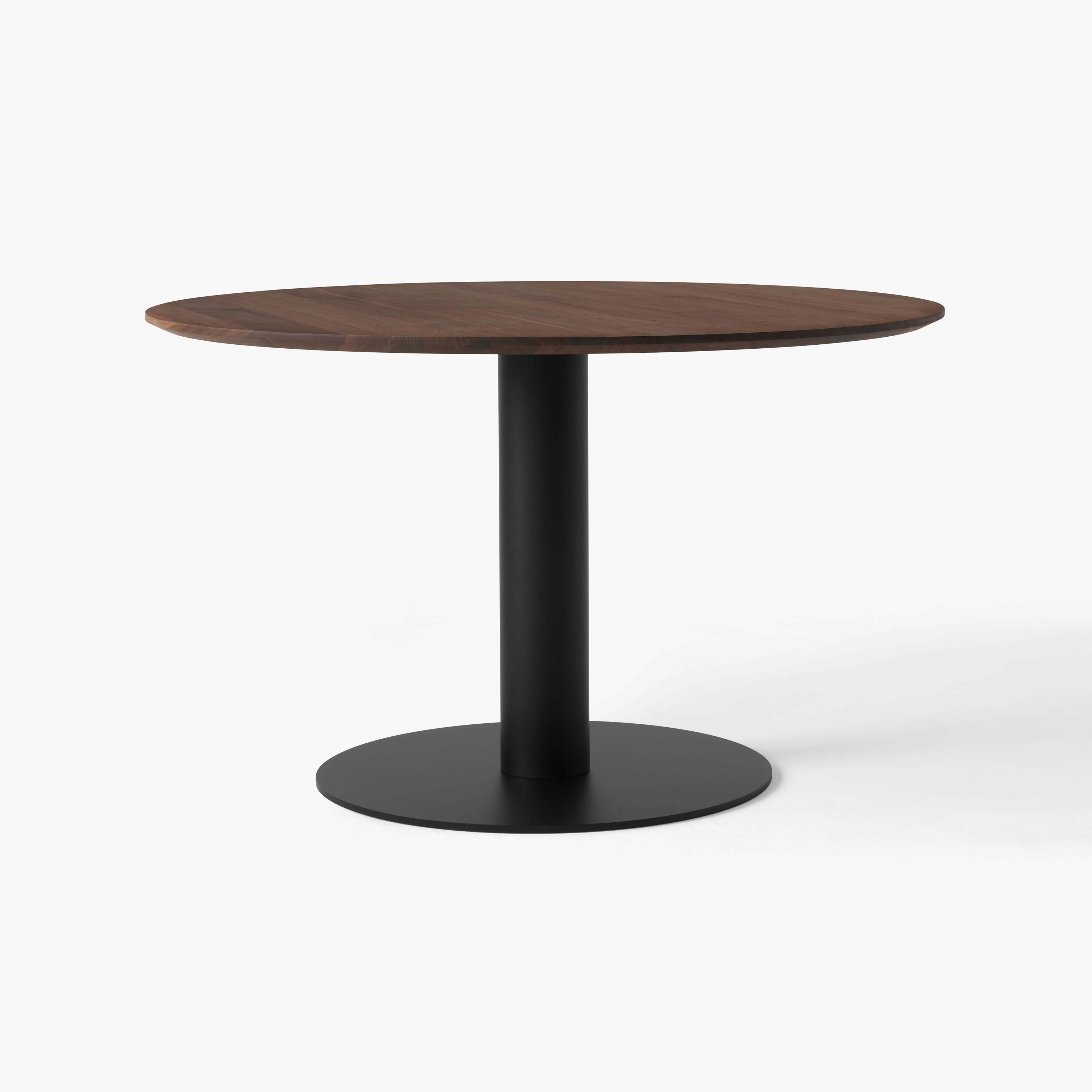 Mostra il prodotto In Between SK12 Oiled Walnut w. Black base del produttore &TRADITION