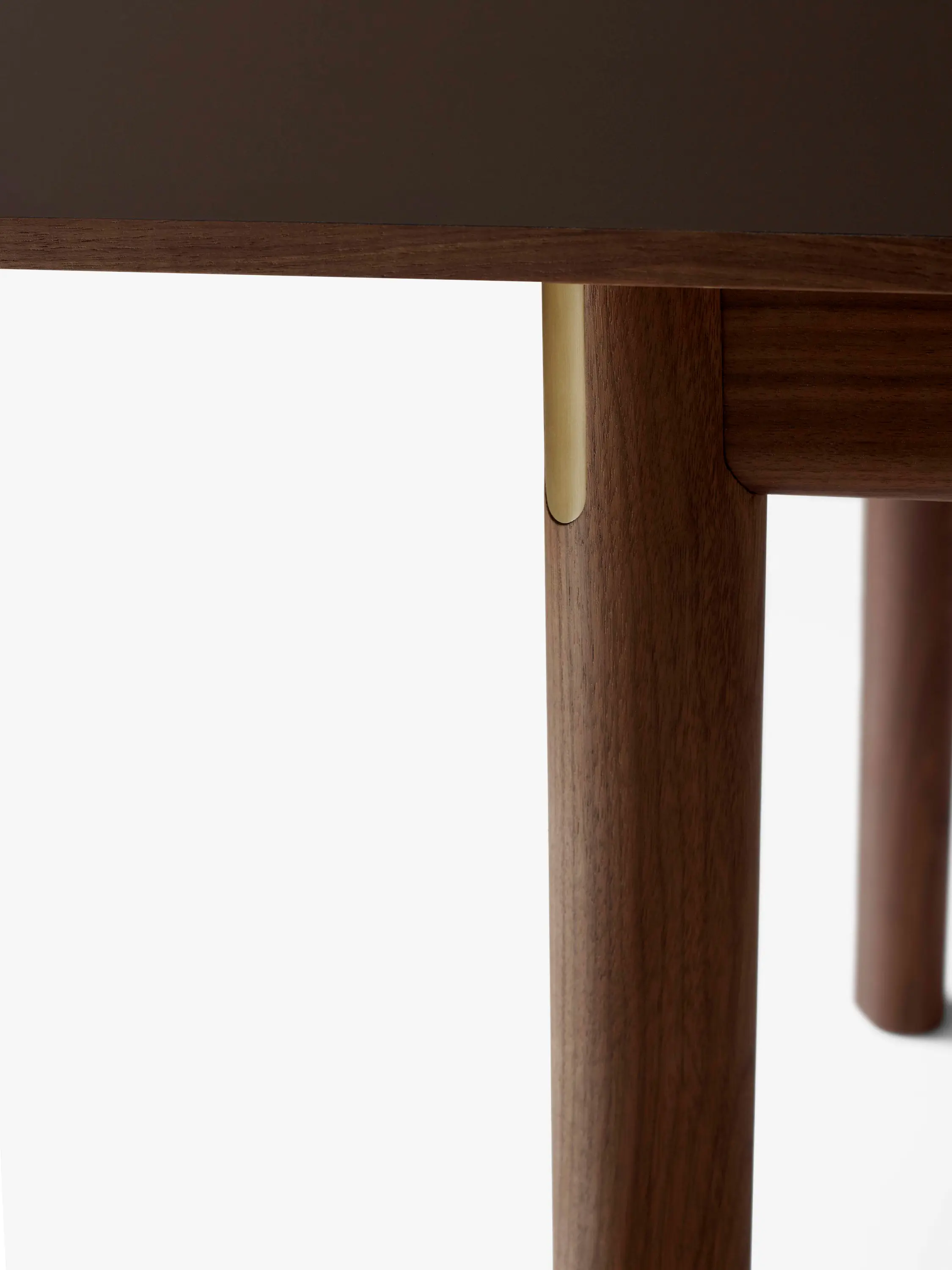 &TRADITION - Patch HW2 Oiled Walnut w. Fenix 0749 Cacao Orinoco & Brass