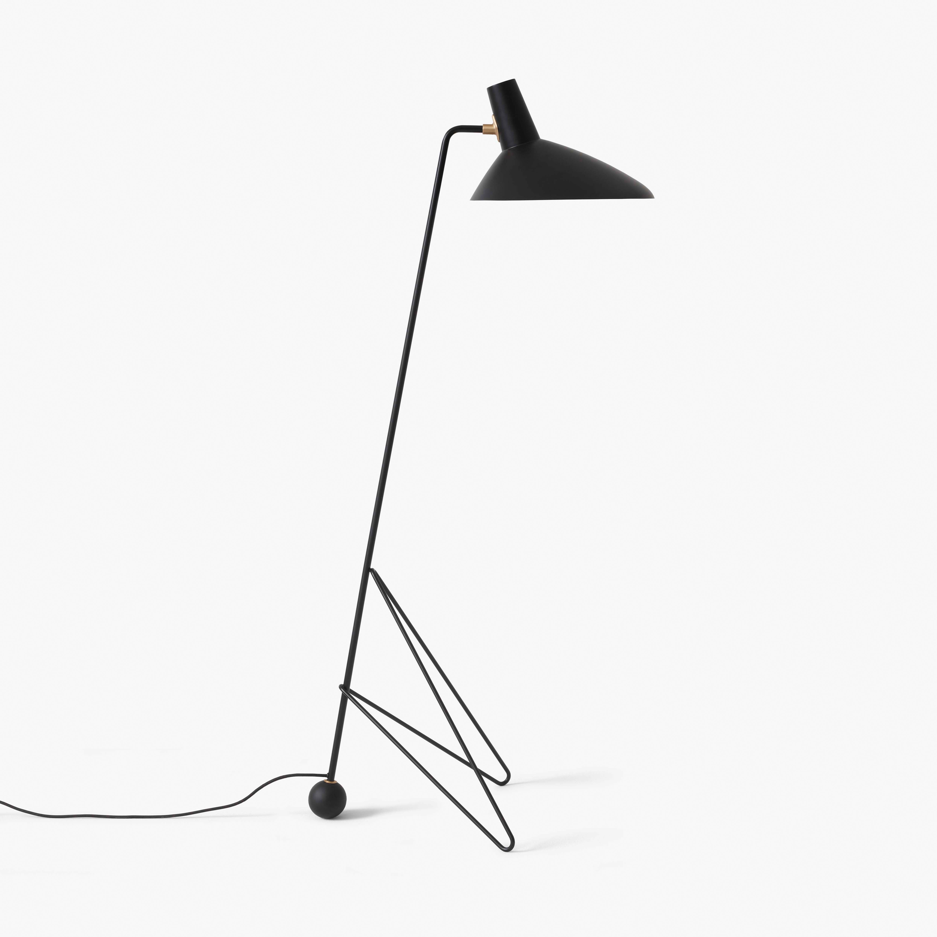 Mostra il prodotto Tripod HM8 Black del produttore &TRADITION