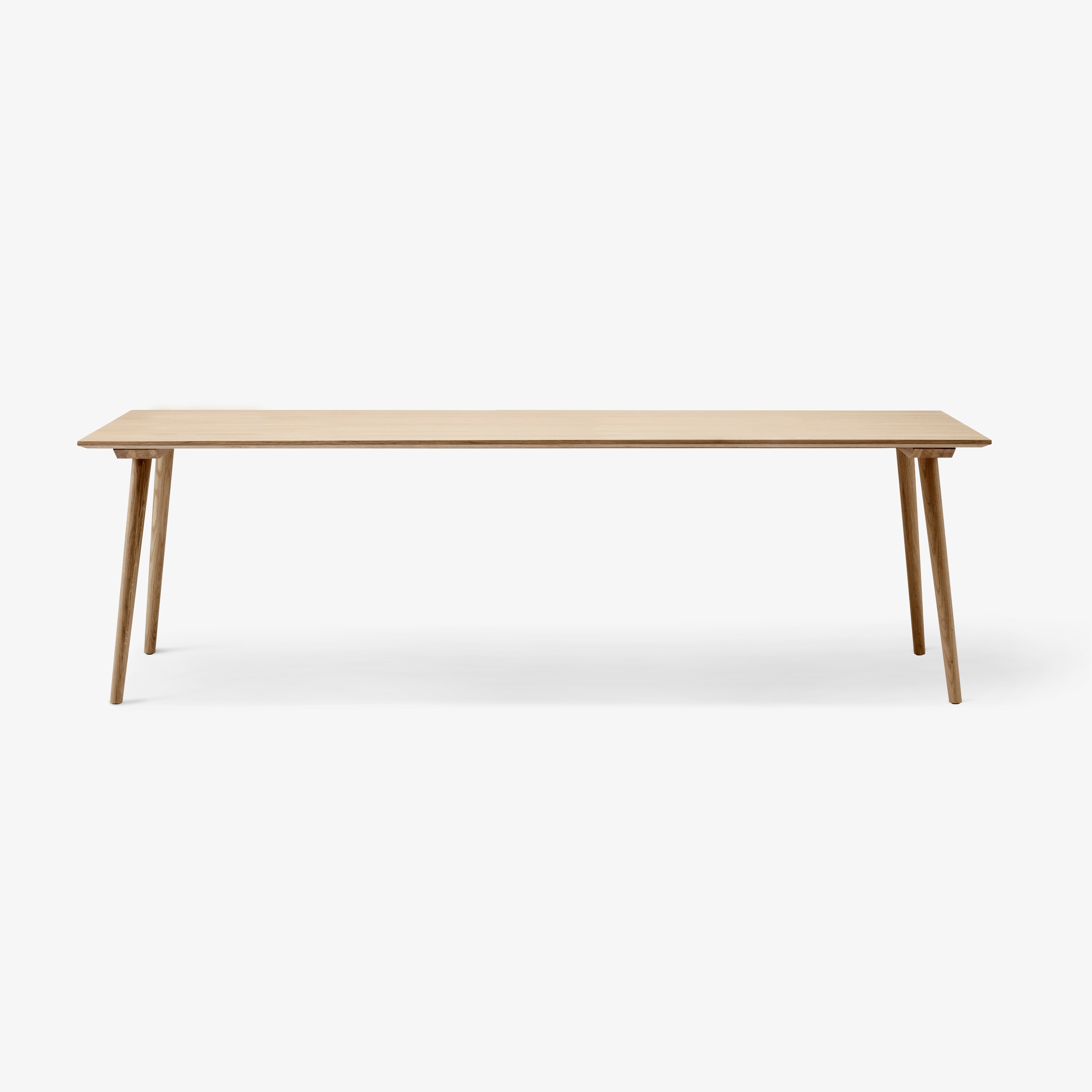 Mostra il prodotto In Between SK6 Clear Lacquered Oak del produttore &TRADITION
