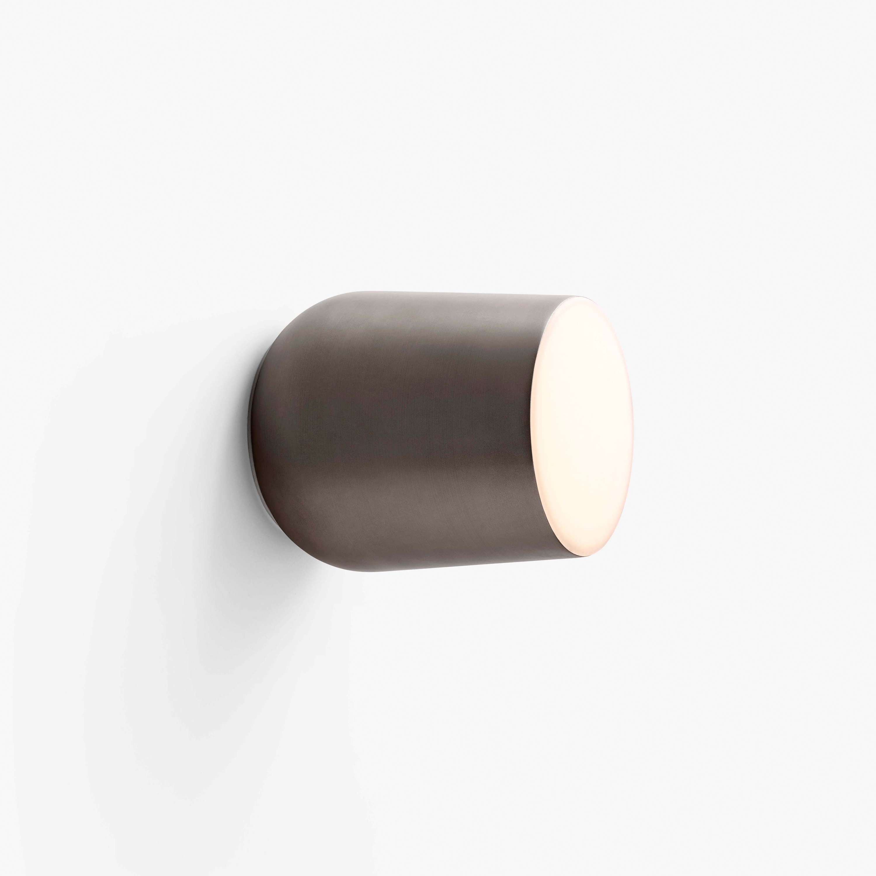 Mostra il prodotto Passepartout JH10 Bronzed Brass del produttore &TRADITION
