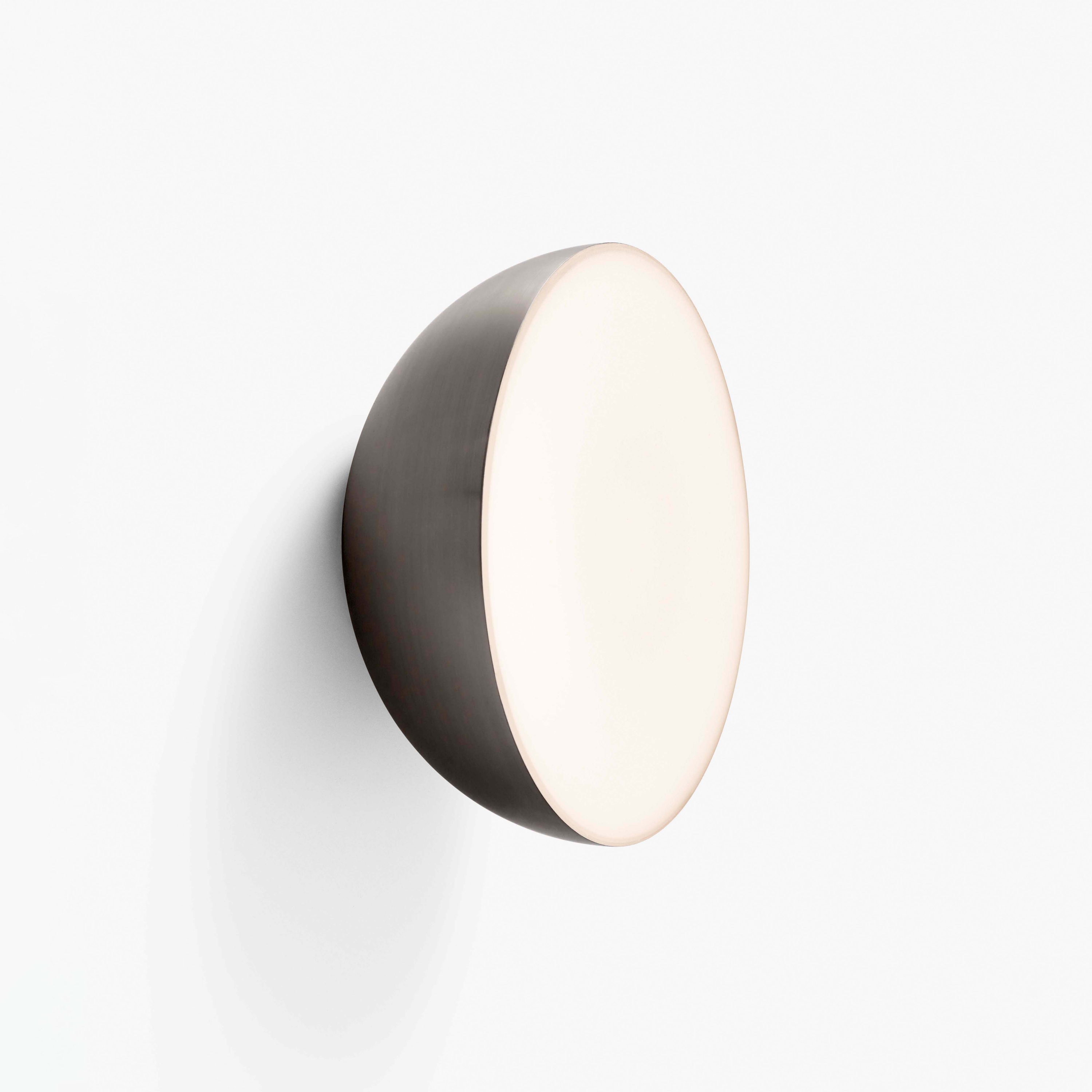 Mostra il prodotto Passepartout JH12 Bronzed Brass del produttore &TRADITION