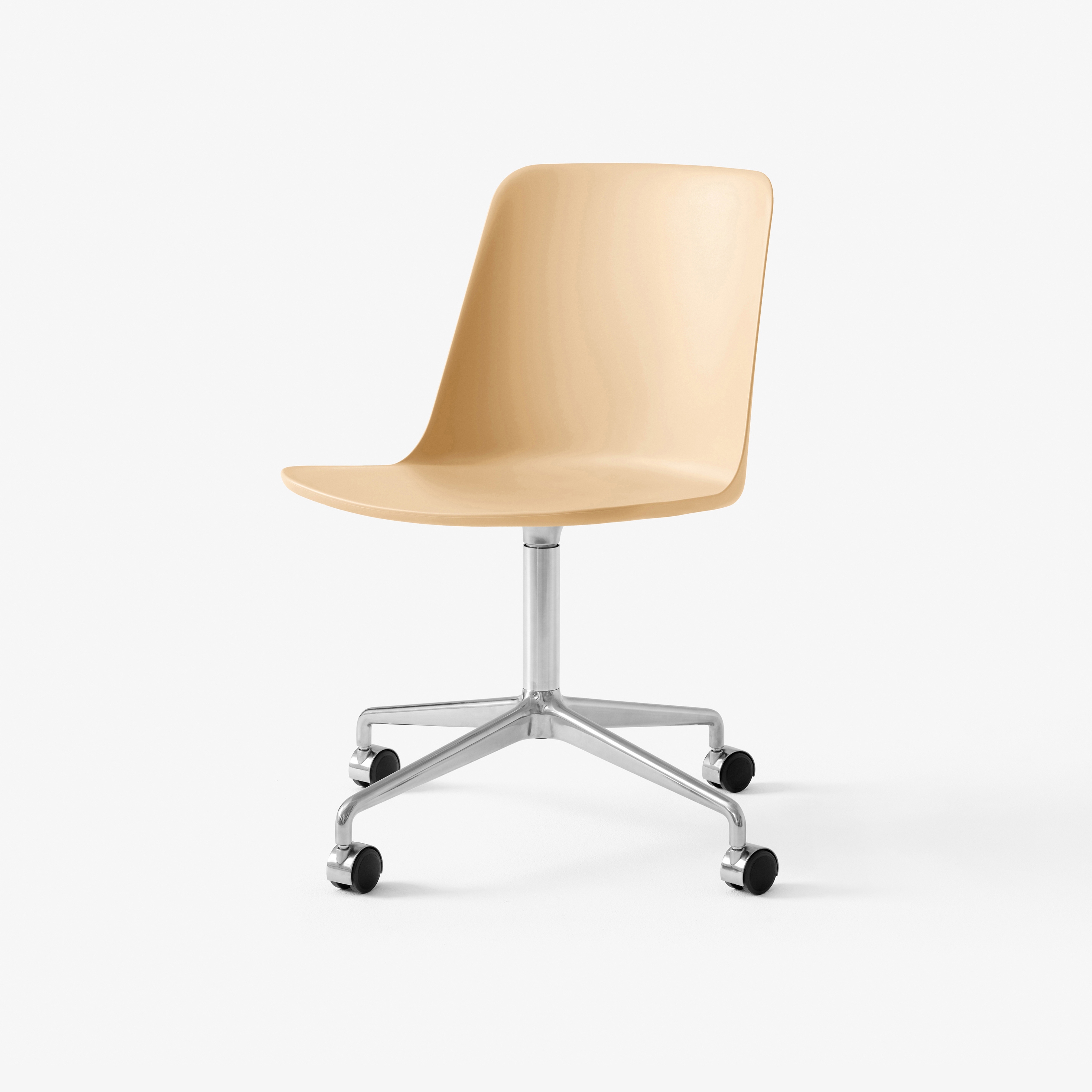 Vertoon produk Rely HW21 Polished Alluminium w. Beige Sand van vervaardiger &TRADITION