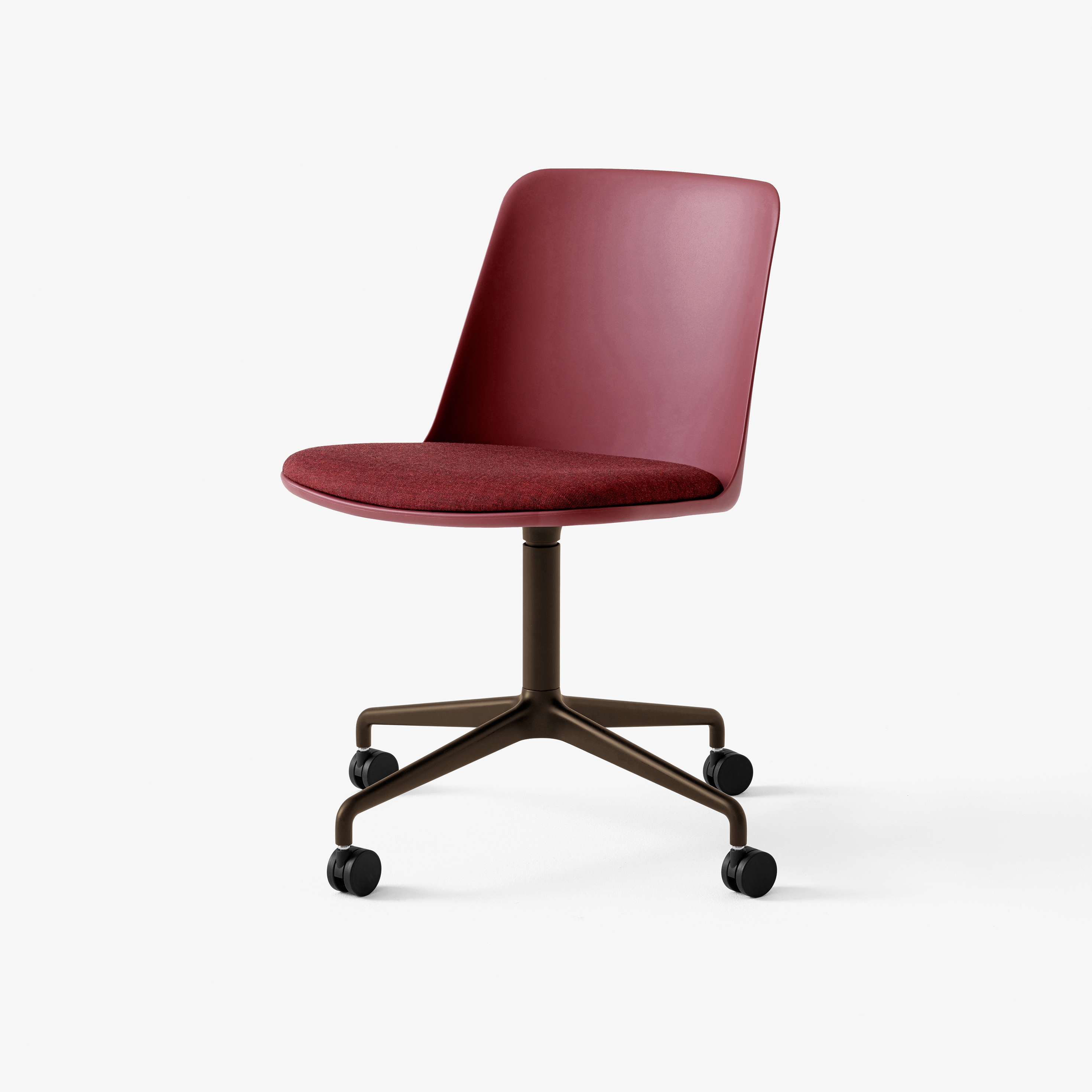 Vertoon produk Rely HW22 Bronzed w. Red Brown & Canvas 576 van vervaardiger &TRADITION