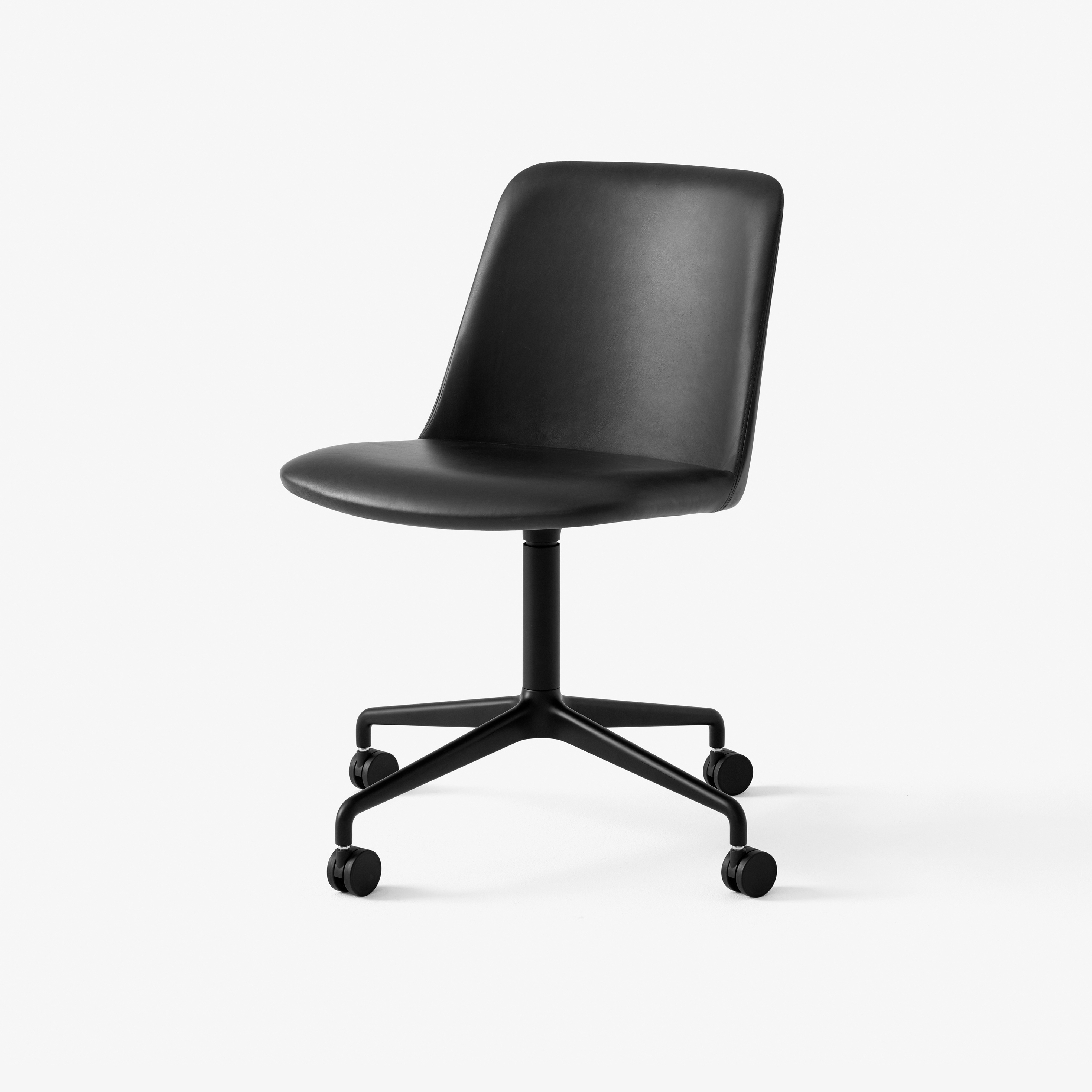 Vertoon produk Rely HW23 Black w. Black Silk Leather van vervaardiger &TRADITION