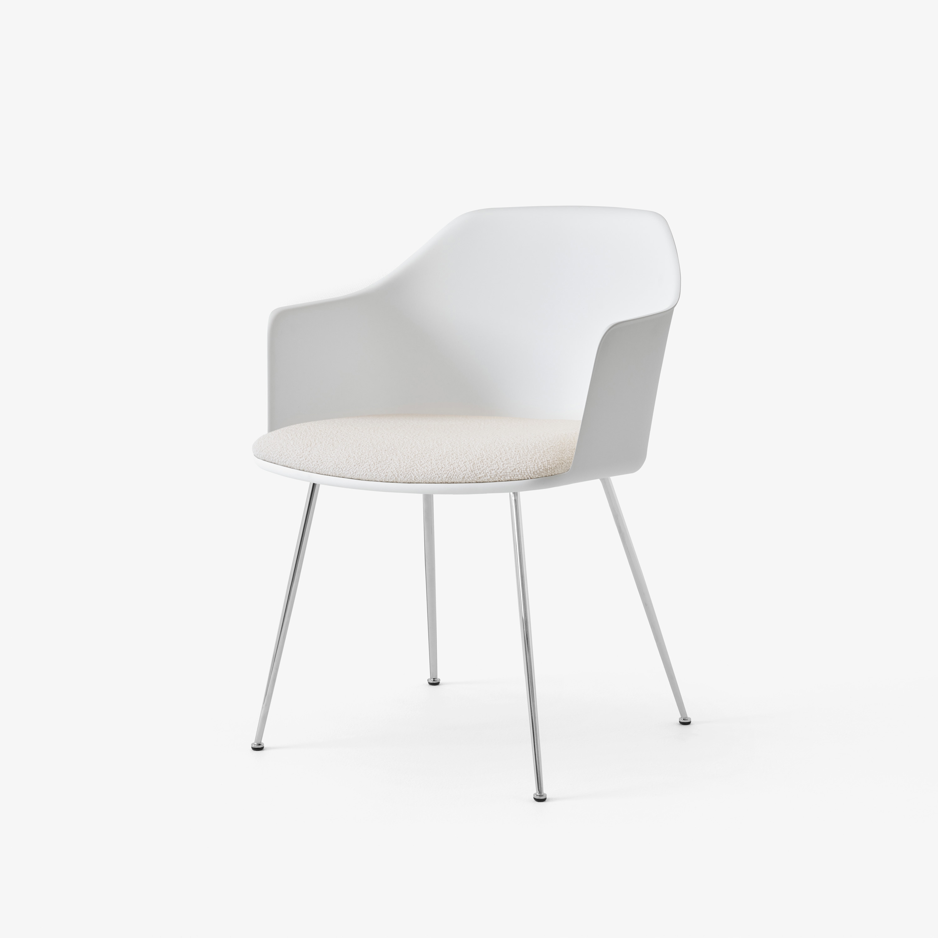 Vertoon produk Rely HW34 White Shell w. Karakorum 001 Cushion & Chrome Base van vervaardiger &TRADITION