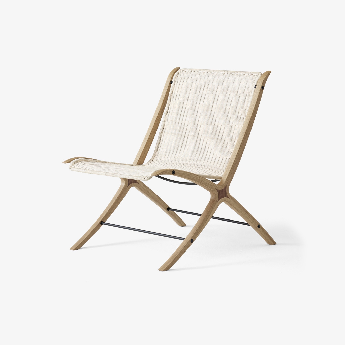 Mostra il prodotto X HM10 Lacquered Oak w. Walnut inserts & Natural Rattan seat del produttore &TRADITION