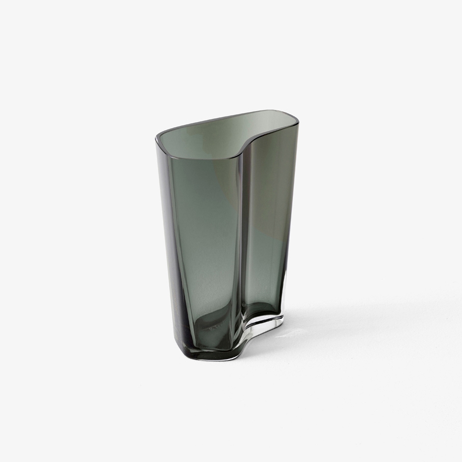 Display product &Tradition Collect | Glass Vases SC35 Smoked from manufacturer &TRADITION