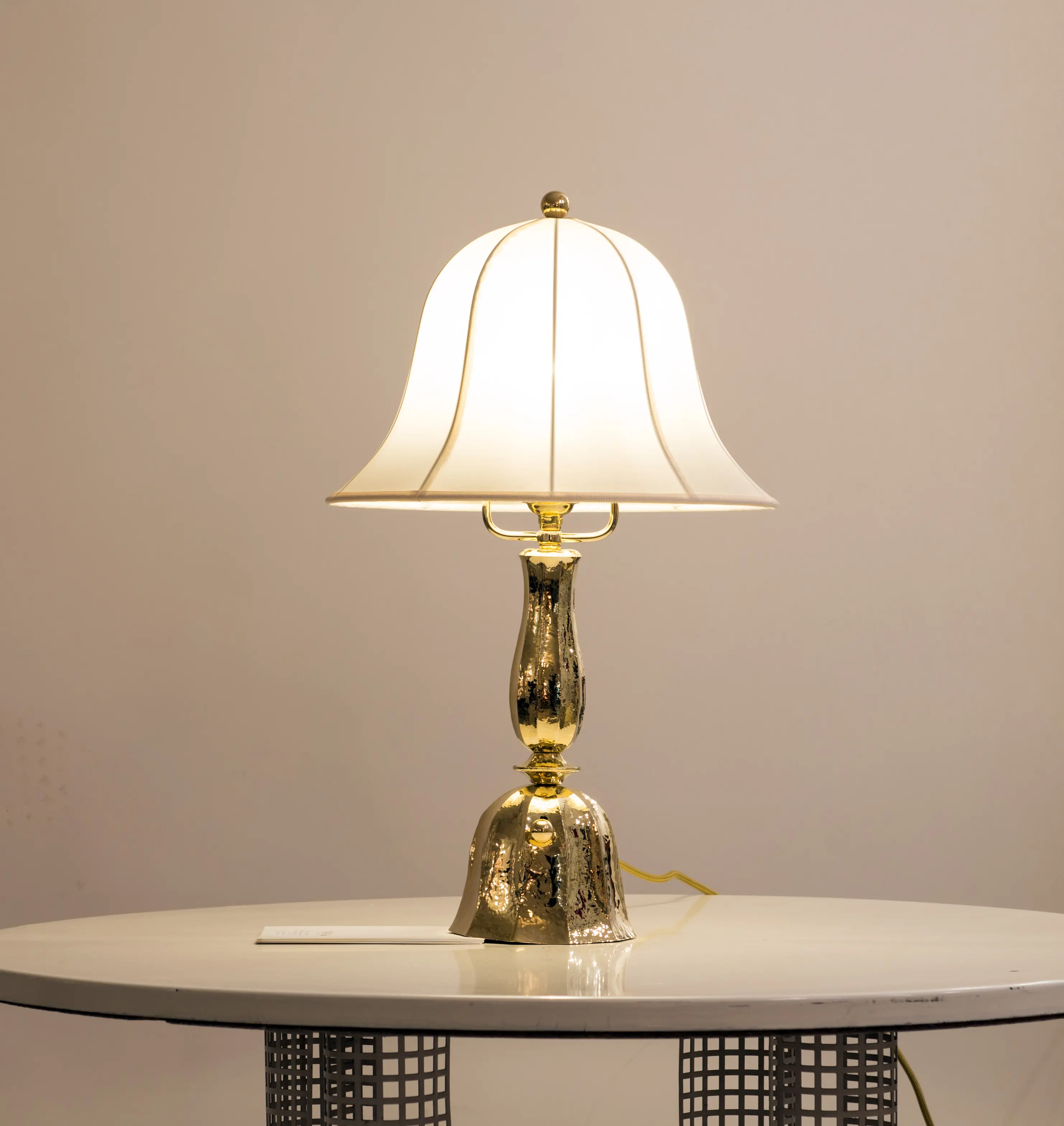 Woka - Hammered table lamp
