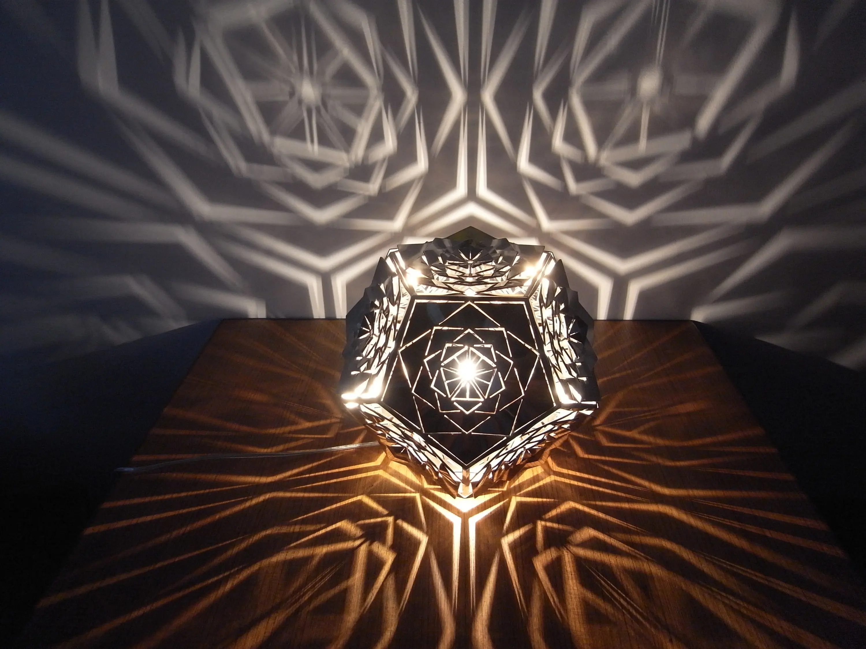 Woka - Platonic Solid table lamp