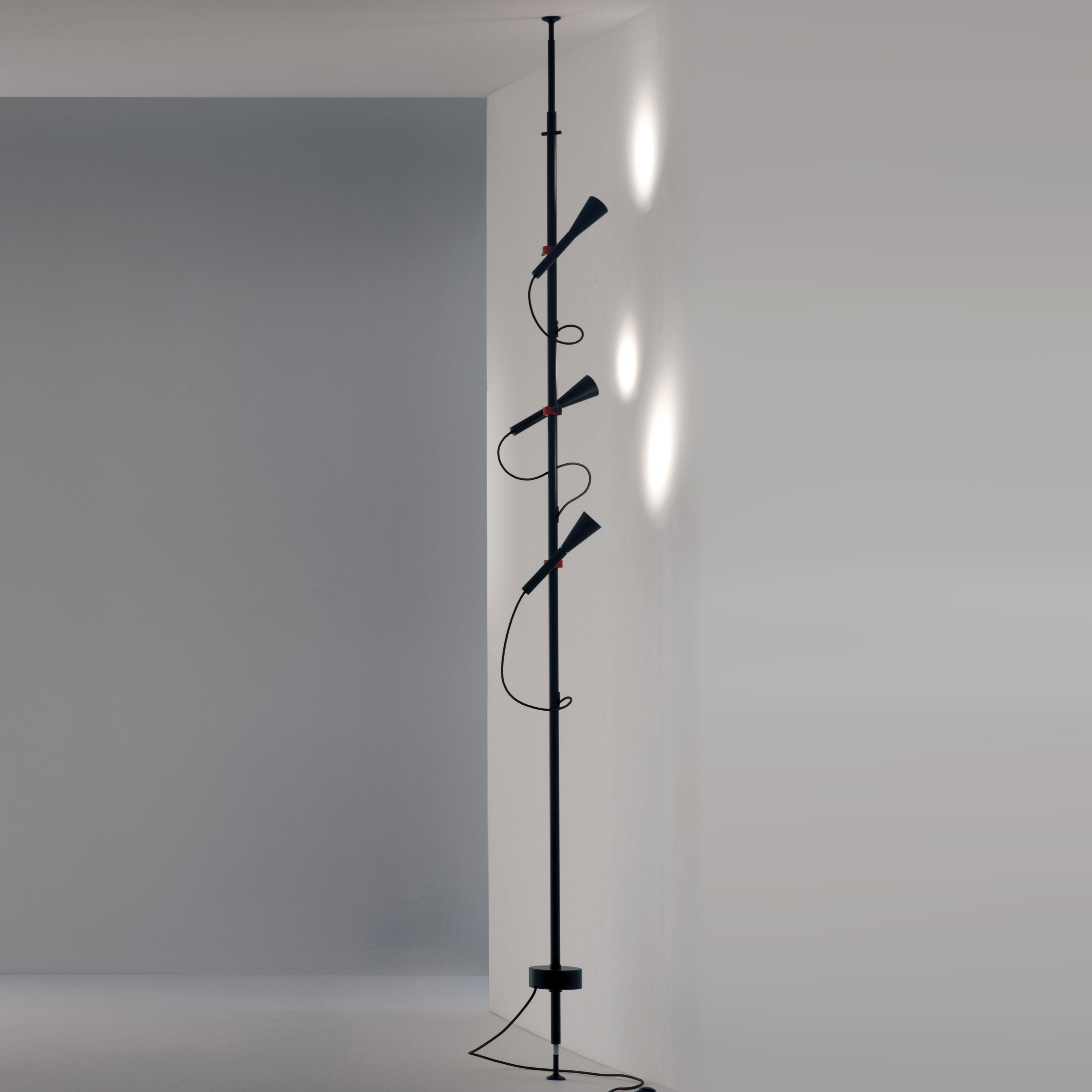 Produkt Colibri standing lamp des Herstellers martinelli luce anzeigen