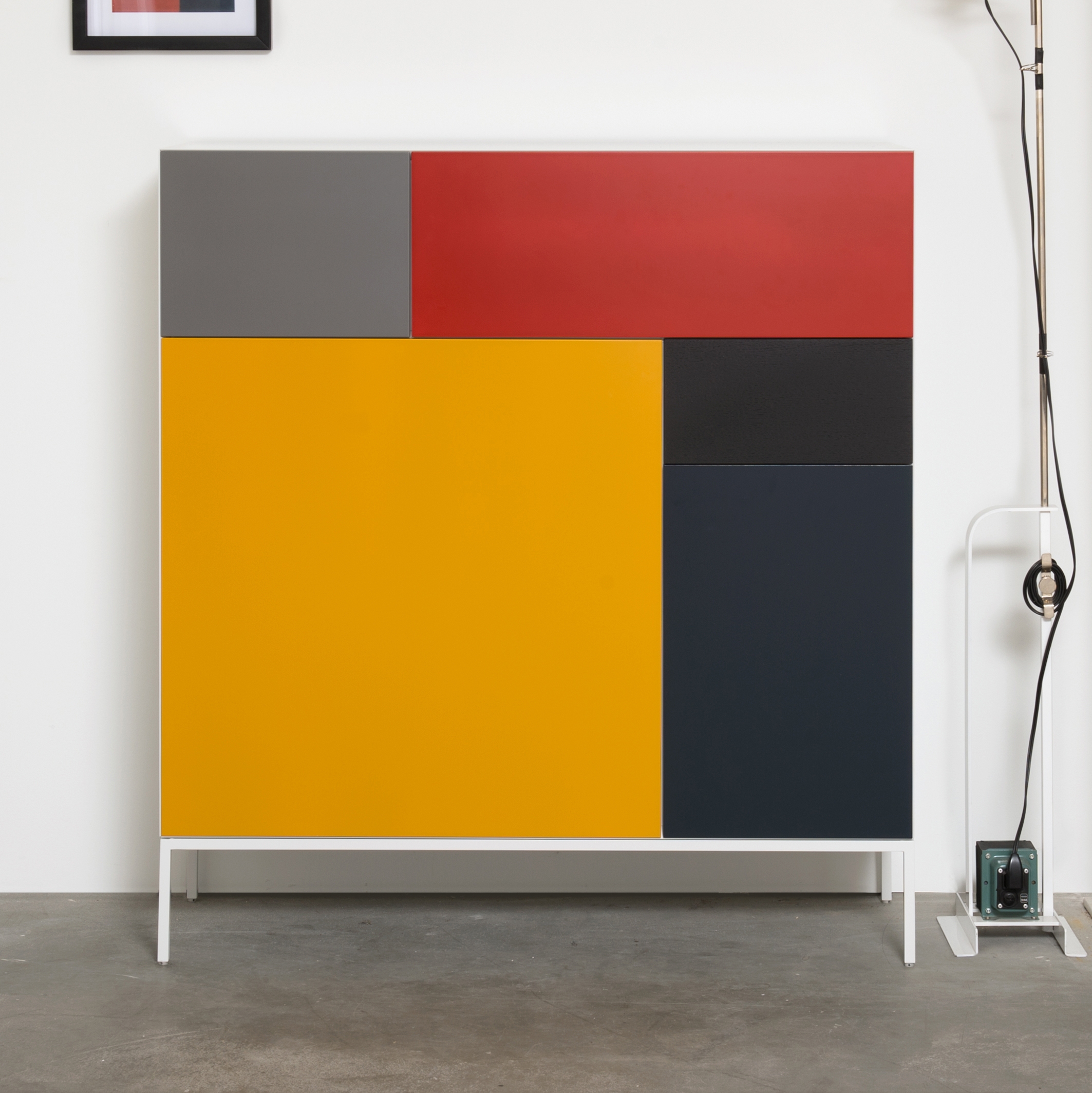 Display product Vision Cabinet De Stijl V706 from manufacturer Pastoe