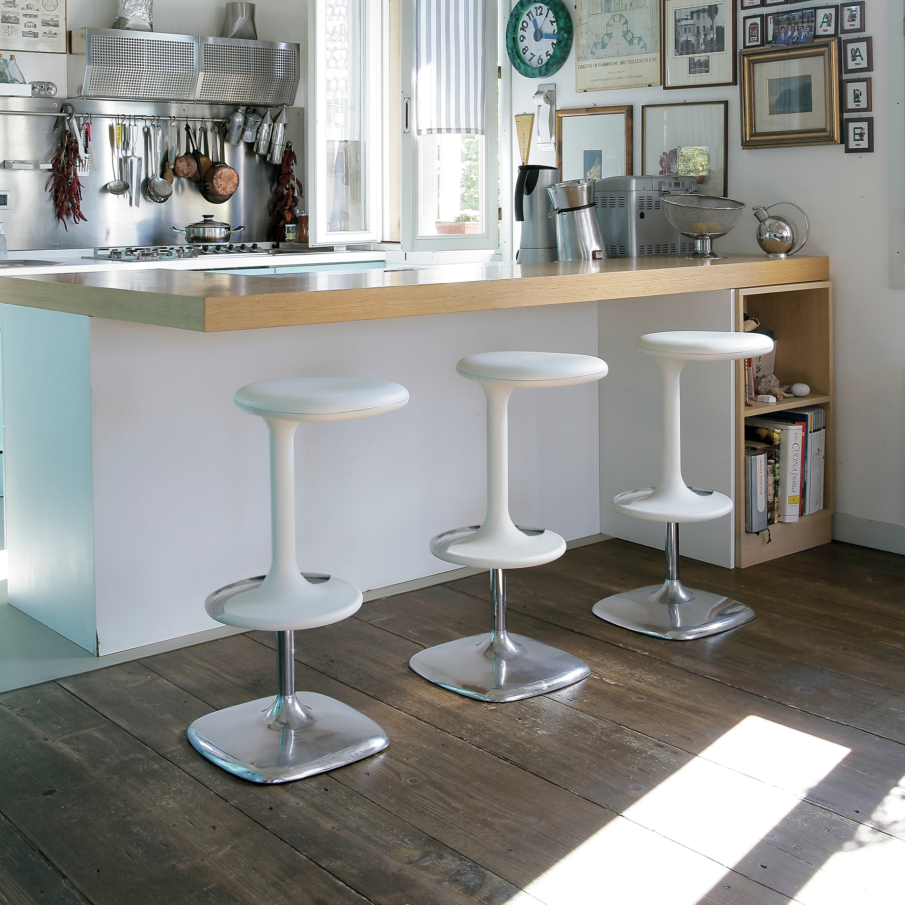 STOOLS