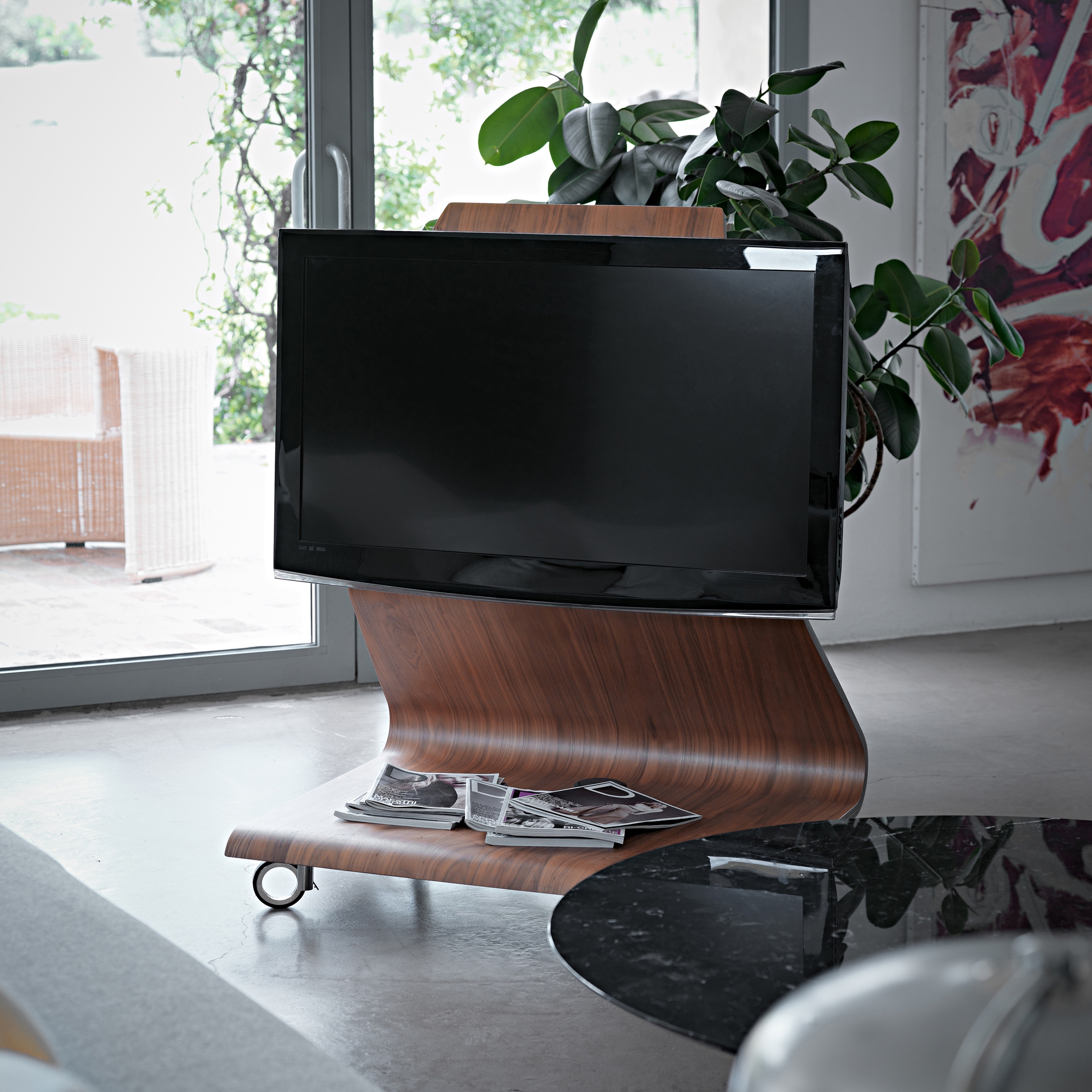 DYNAMIC TV STAND