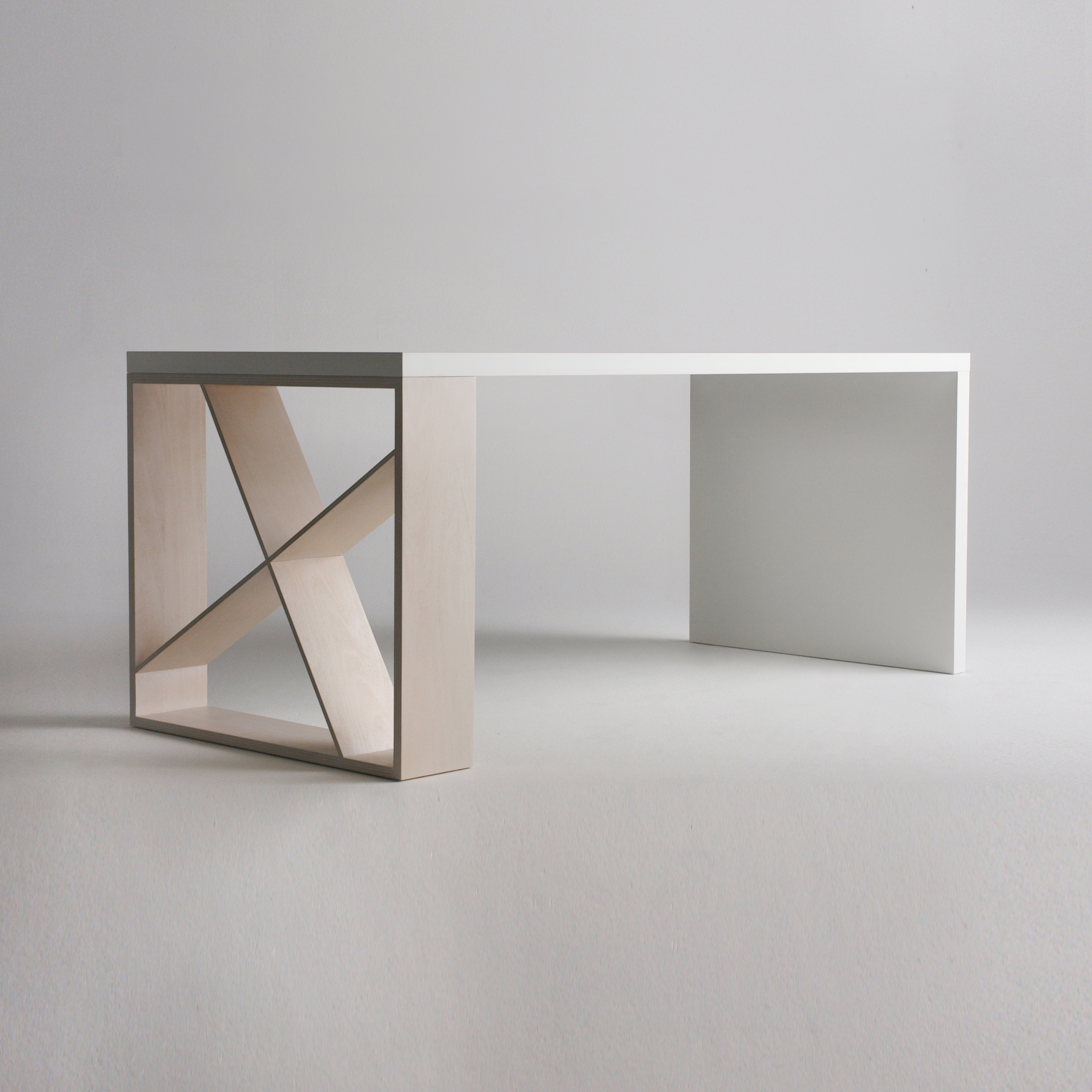 Mostra il prodotto J-table del produttore CASAMANIA & HORM