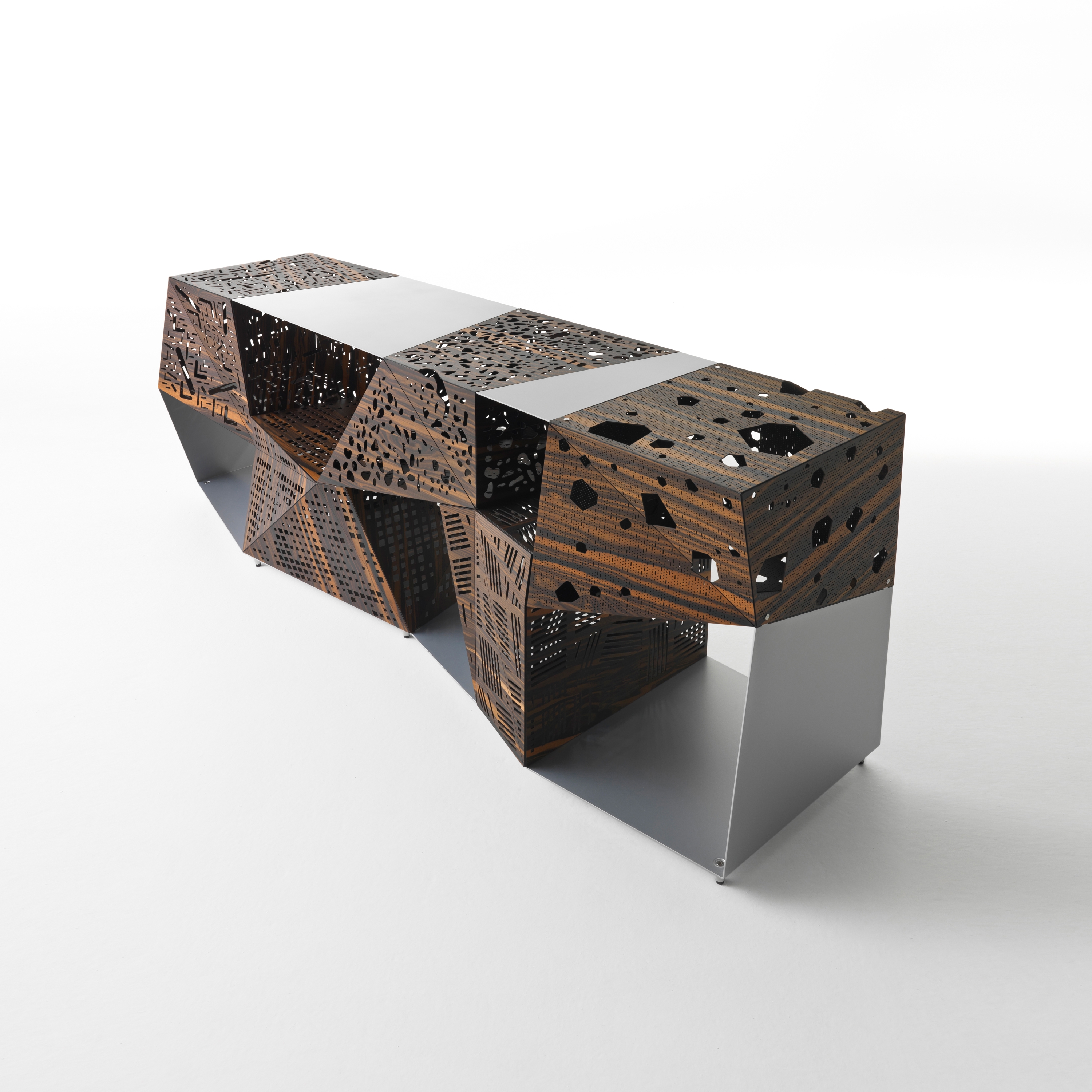 Mostrar el producto Riddled Buffet del fabricante CASAMANIA & HORM