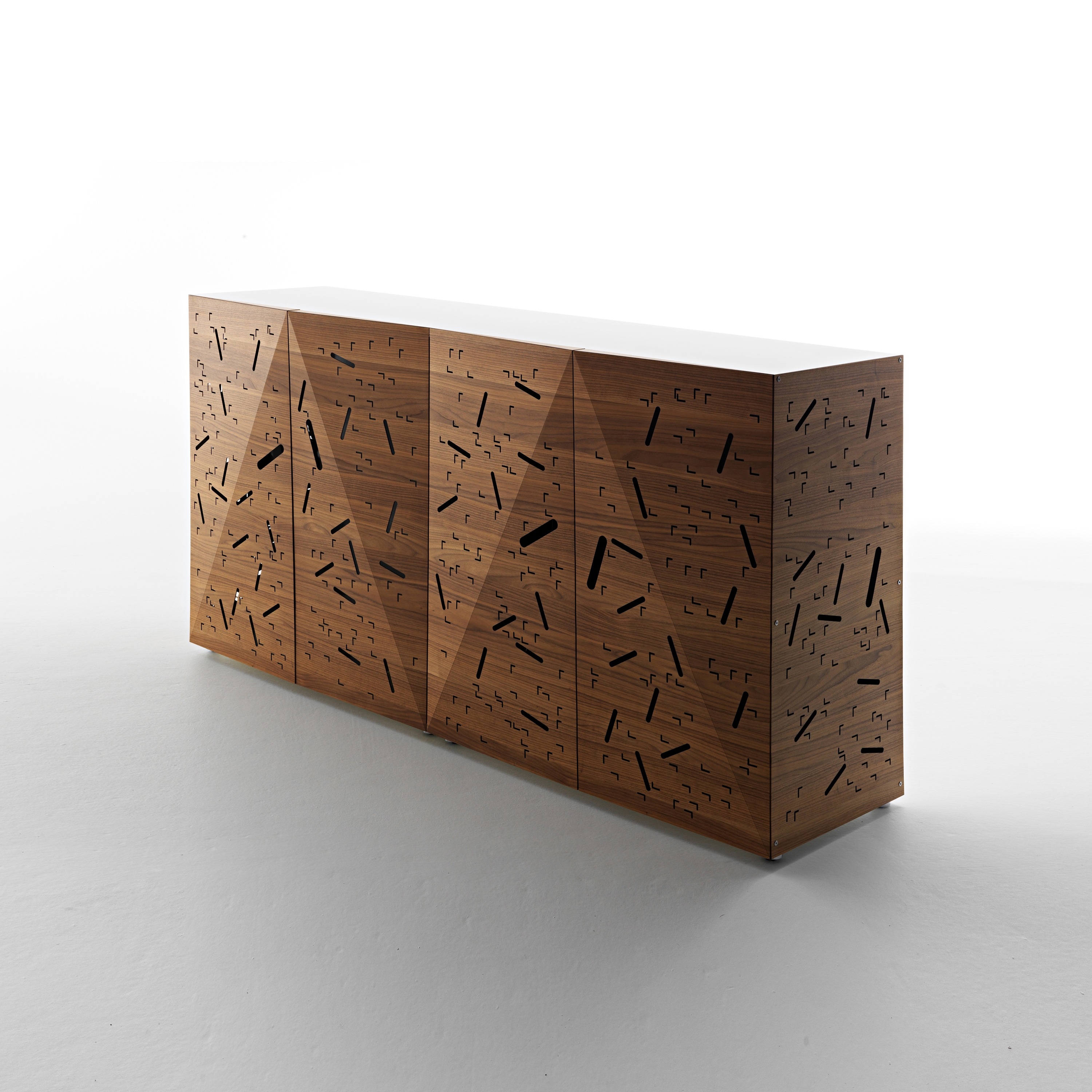 Mostrar el producto Riddled Front del fabricante CASAMANIA & HORM