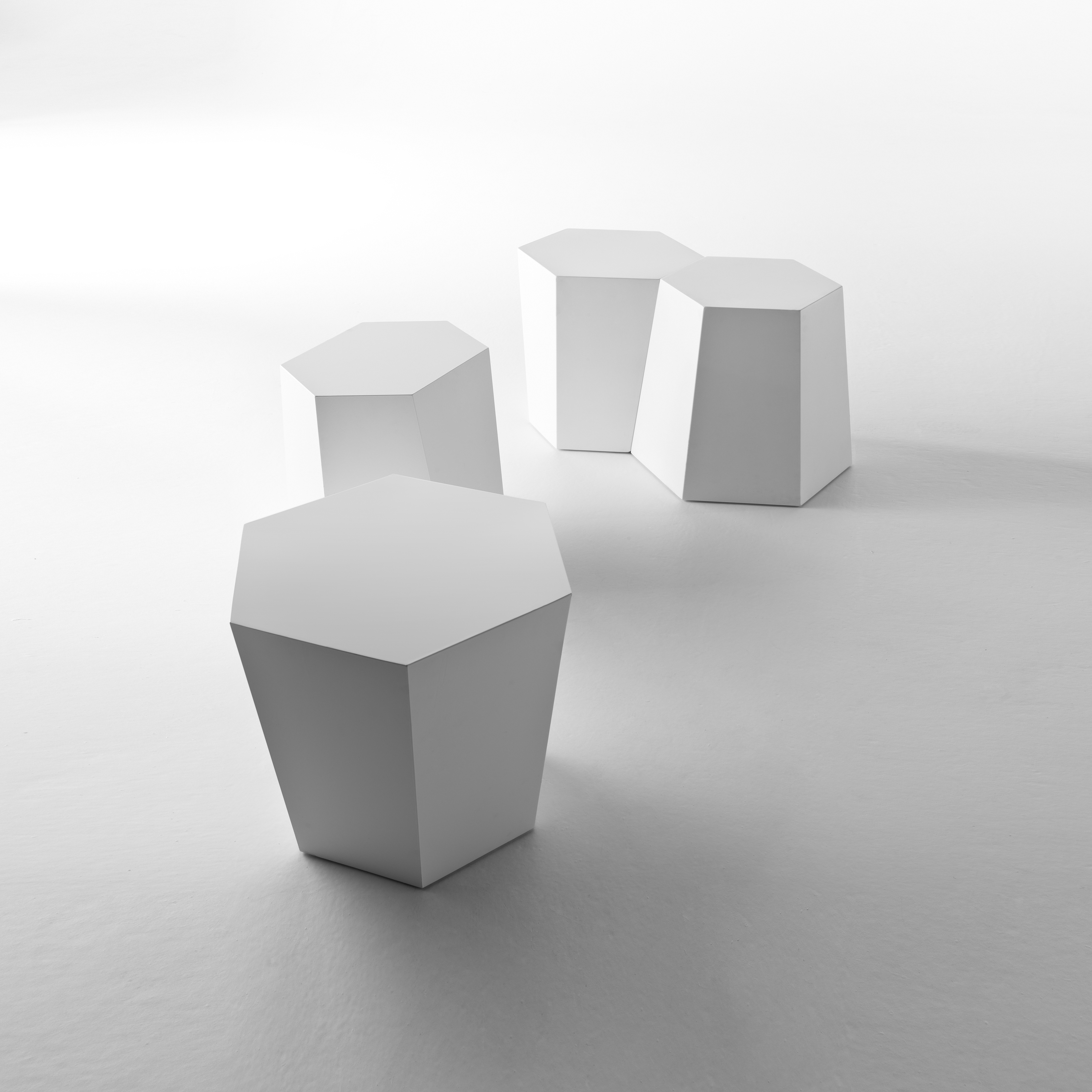 Afficher le produit Hexagon sidetable du fabricant CASAMANIA & HORM