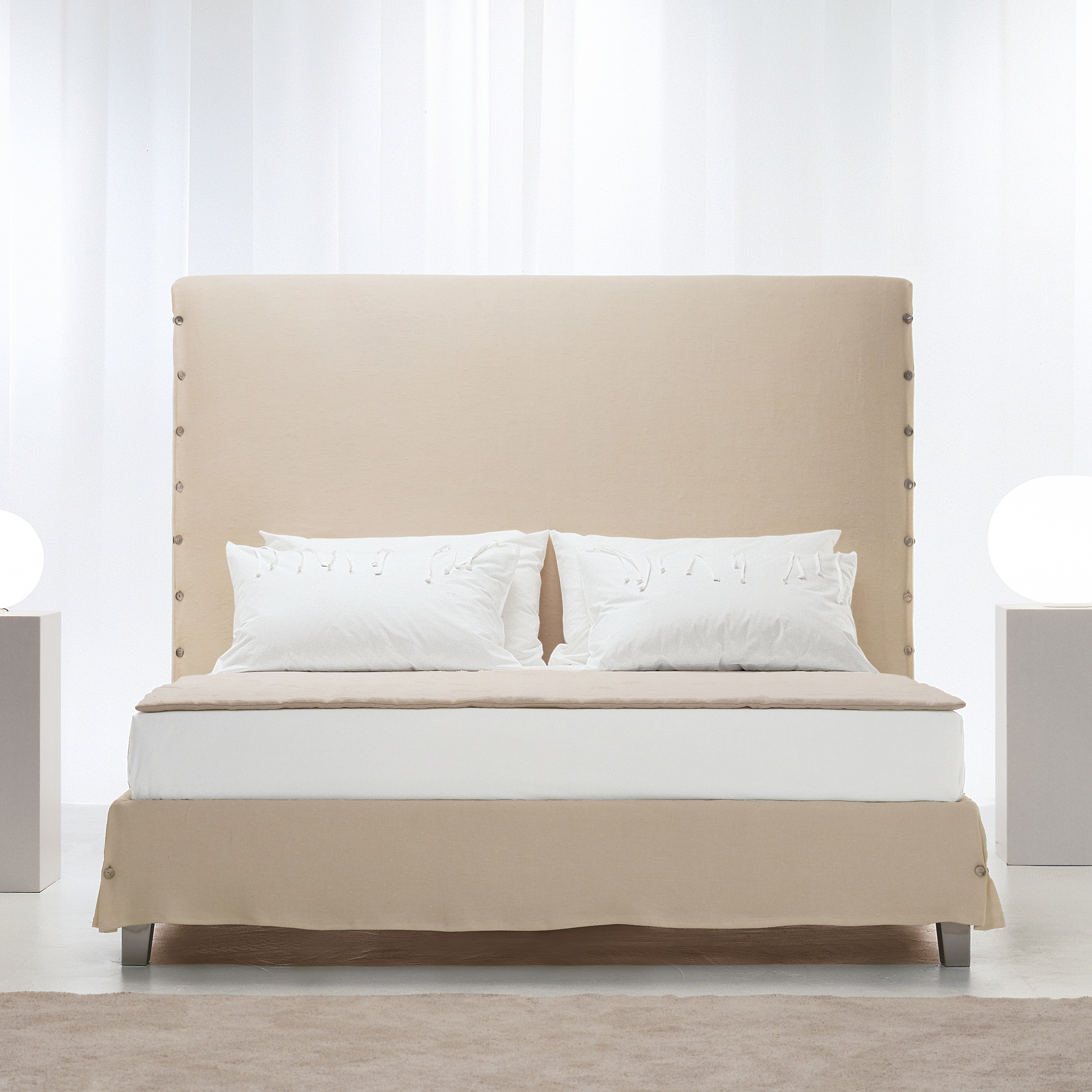 Produkt White High des Herstellers CASAMANIA & HORM anzeigen