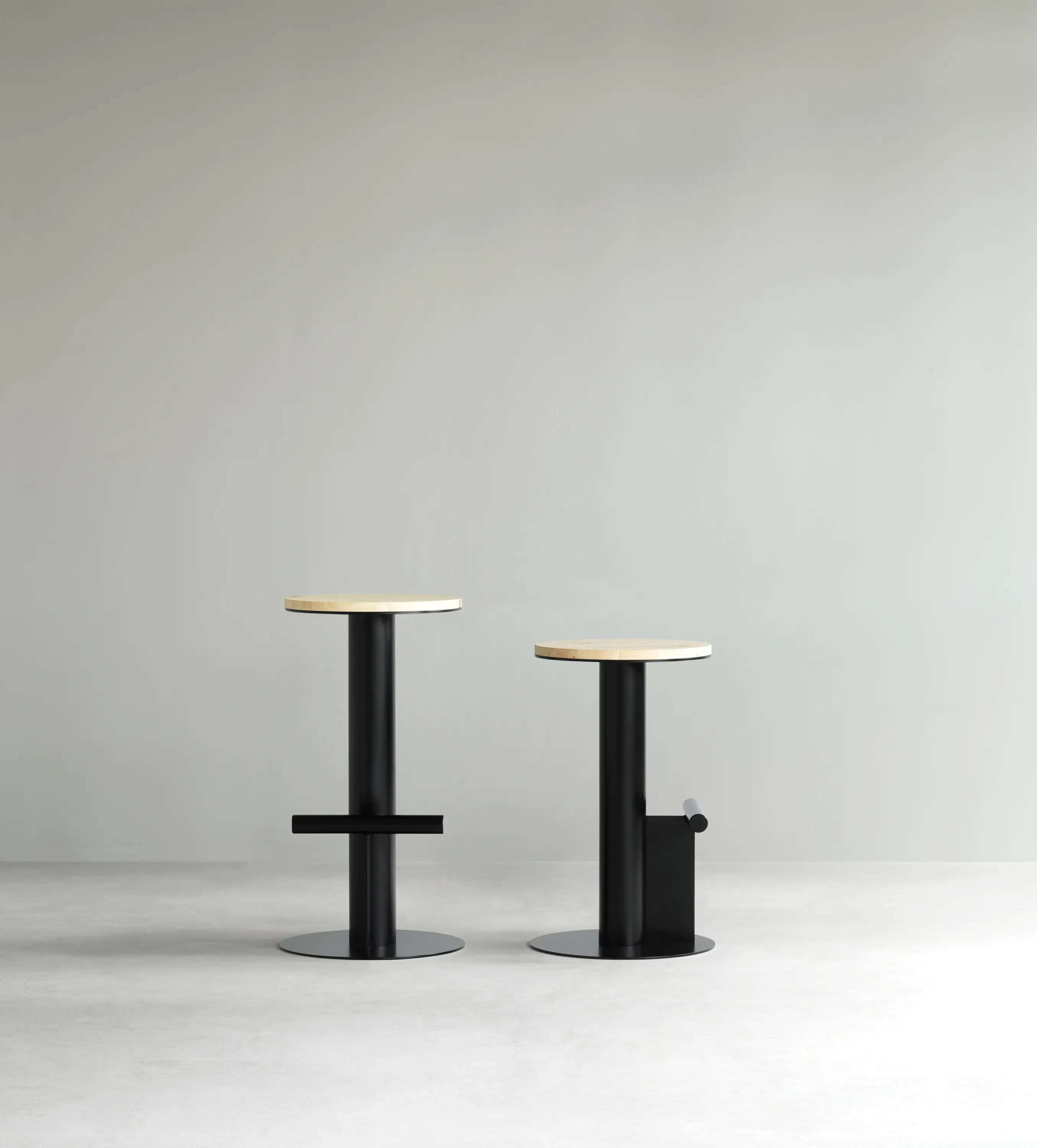 Normann Copenhagen - Pole Barstool 65 cm Pine/Black