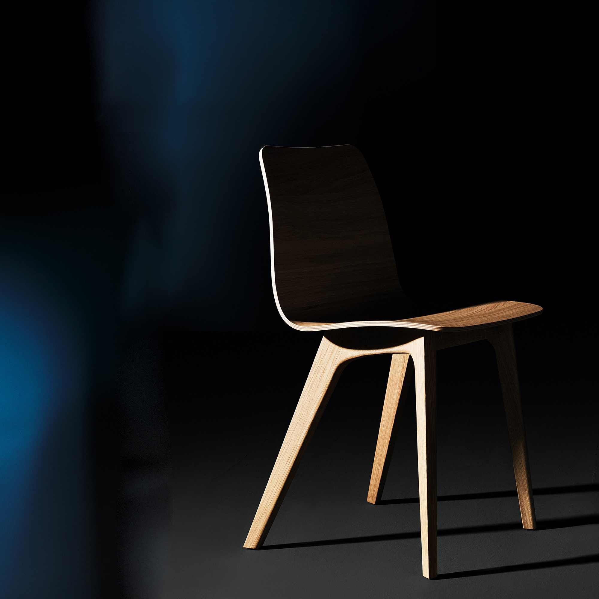 CHAIRS & BENCHES