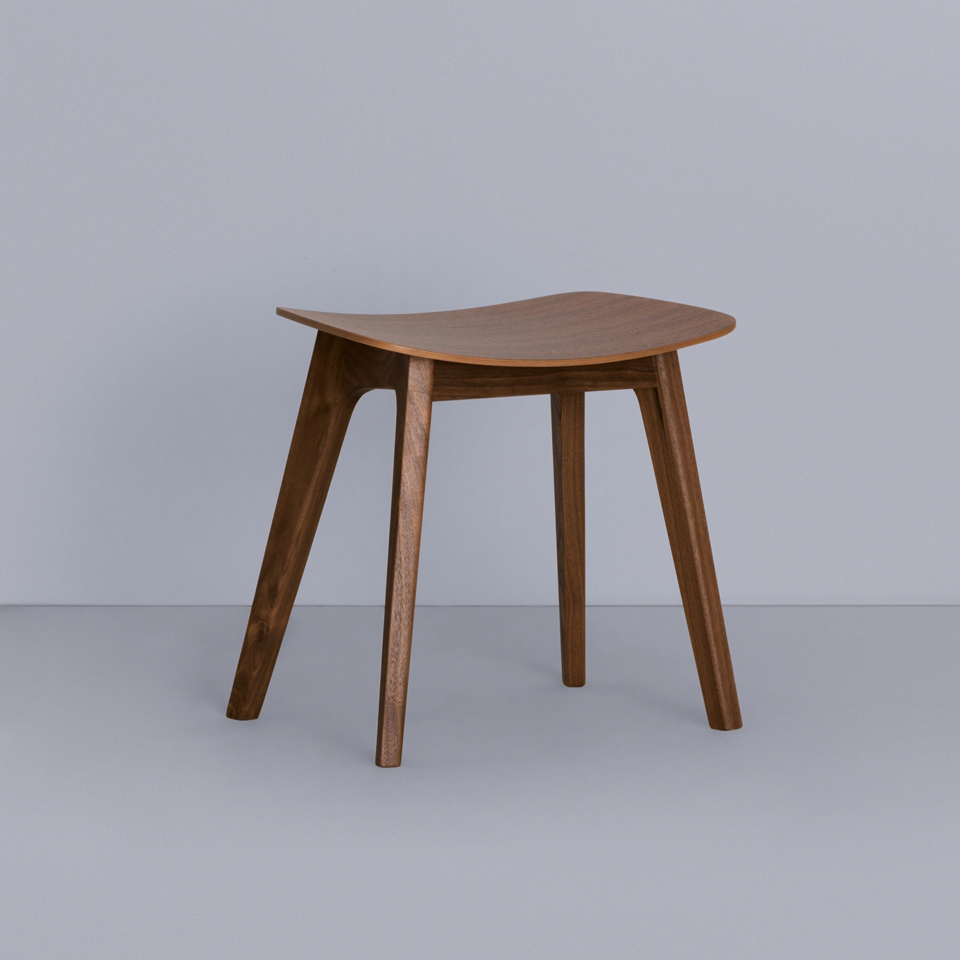 Mostra il prodotto Morph Stool Wooden Seat del produttore Zeitraum