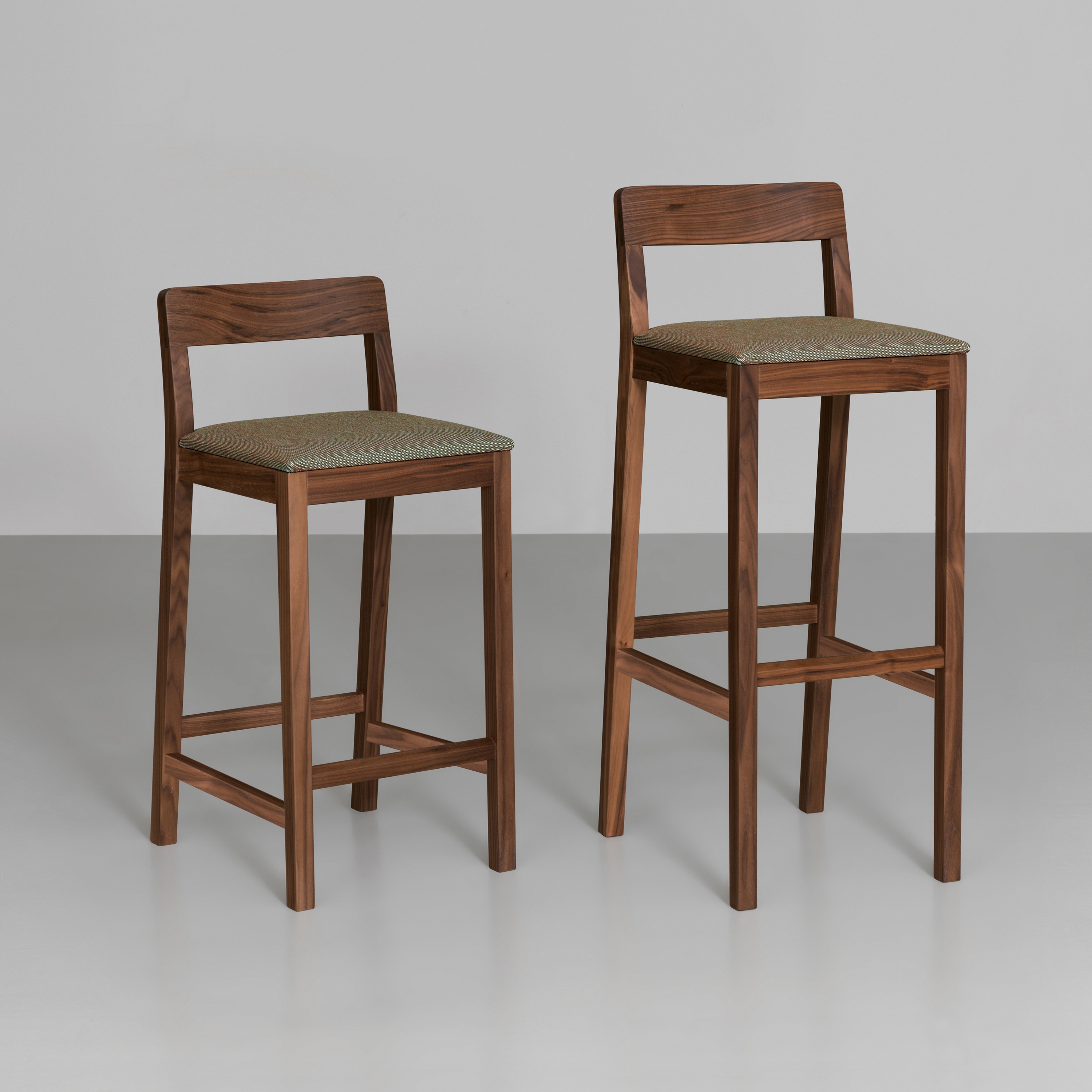 Mostra il prodotto Sit Bar Close Upholstery del produttore Zeitraum