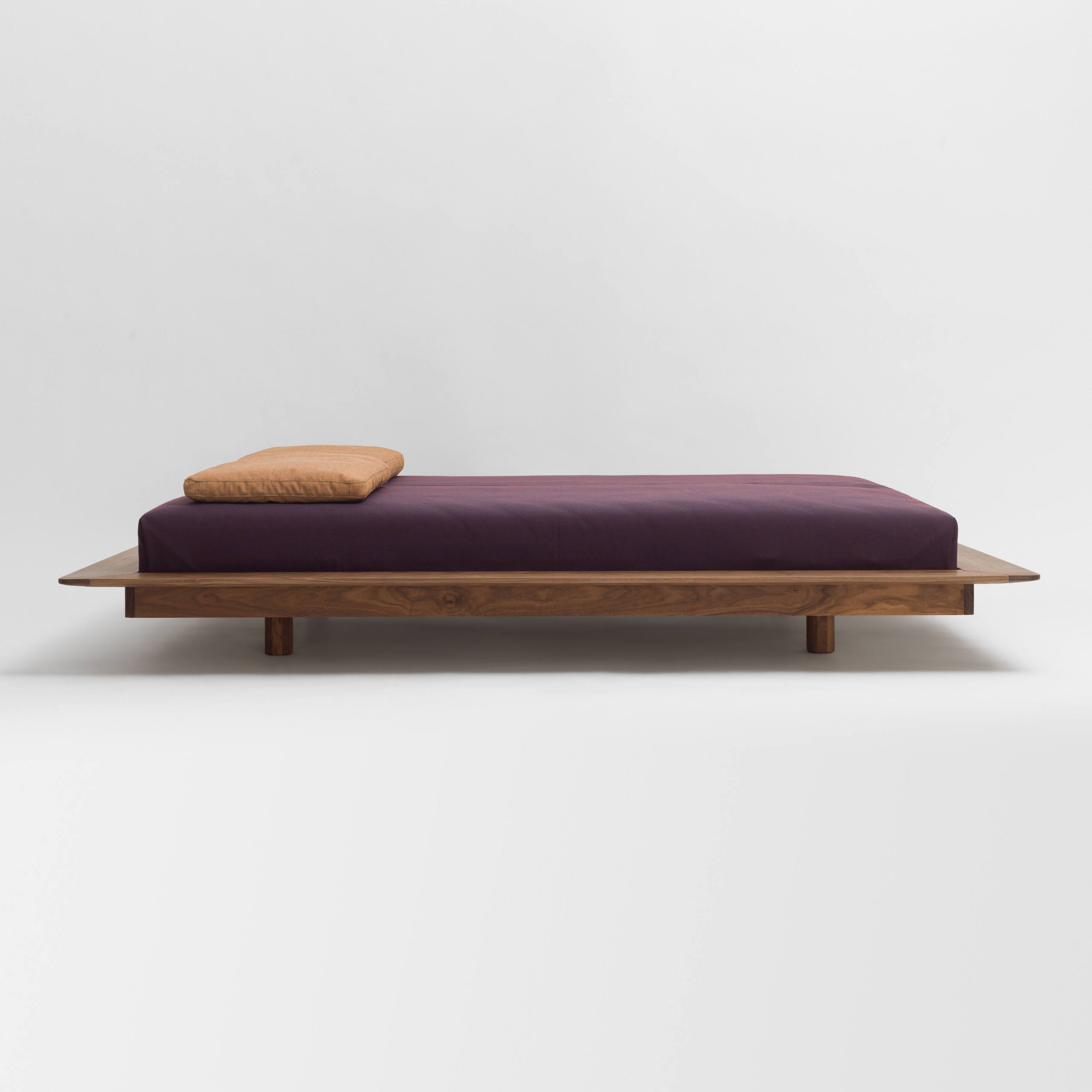 Display product Yoma from manufacturer Zeitraum