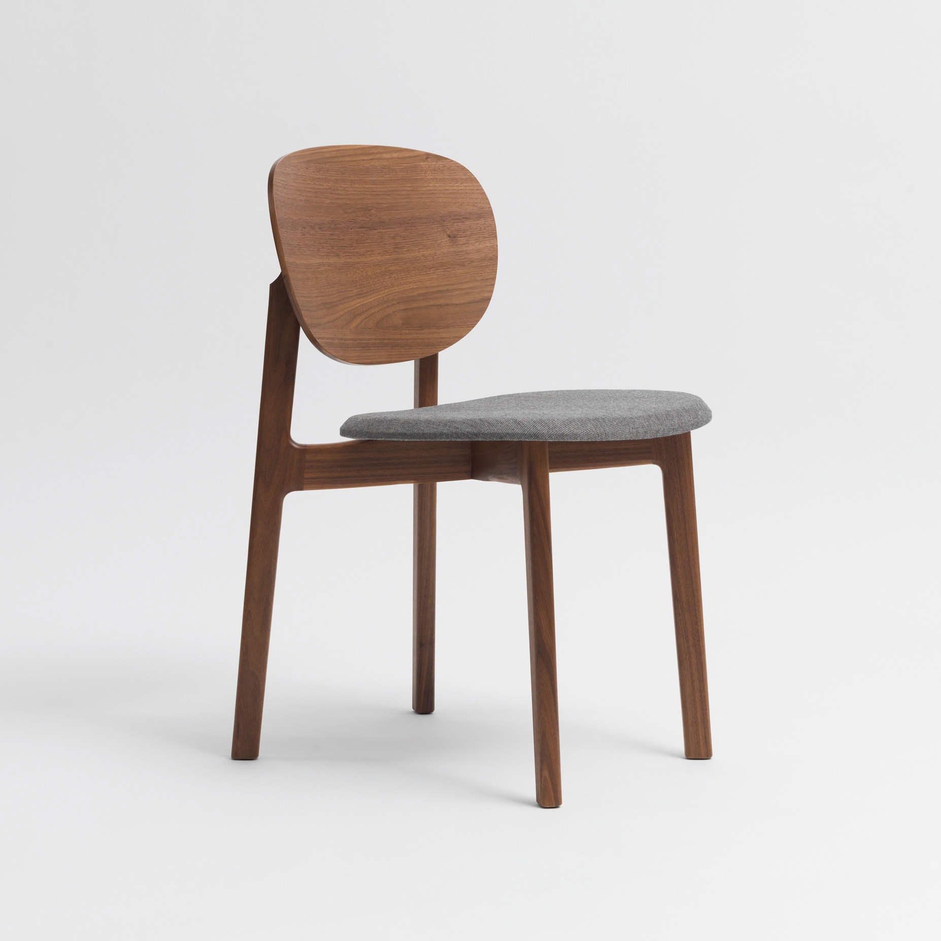 Mostra il prodotto Zenso Fully Upholstered Seat and Wooden Back del produttore Zeitraum