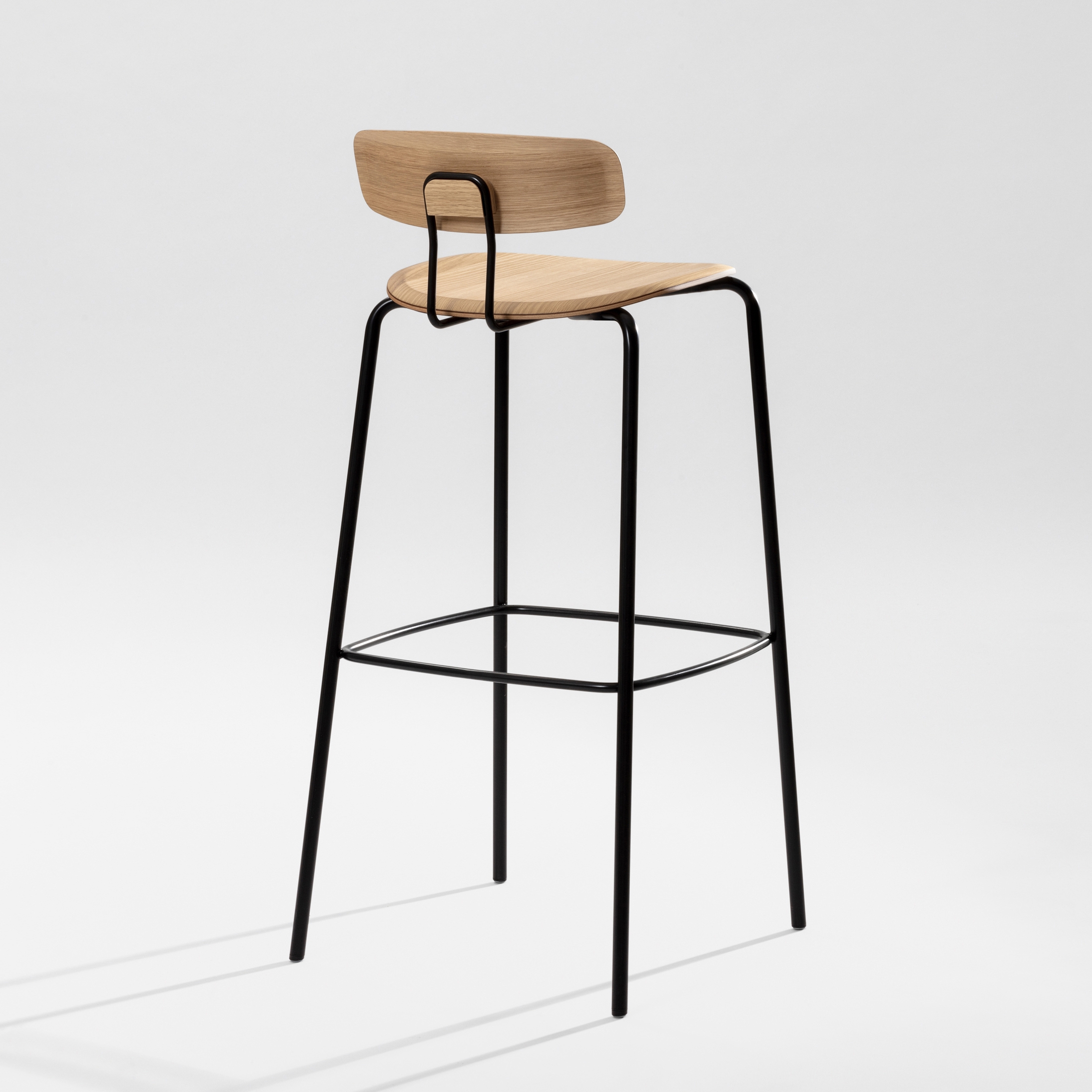 Mostra il prodotto Okito Ply Bar Wooden Seat del produttore Zeitraum