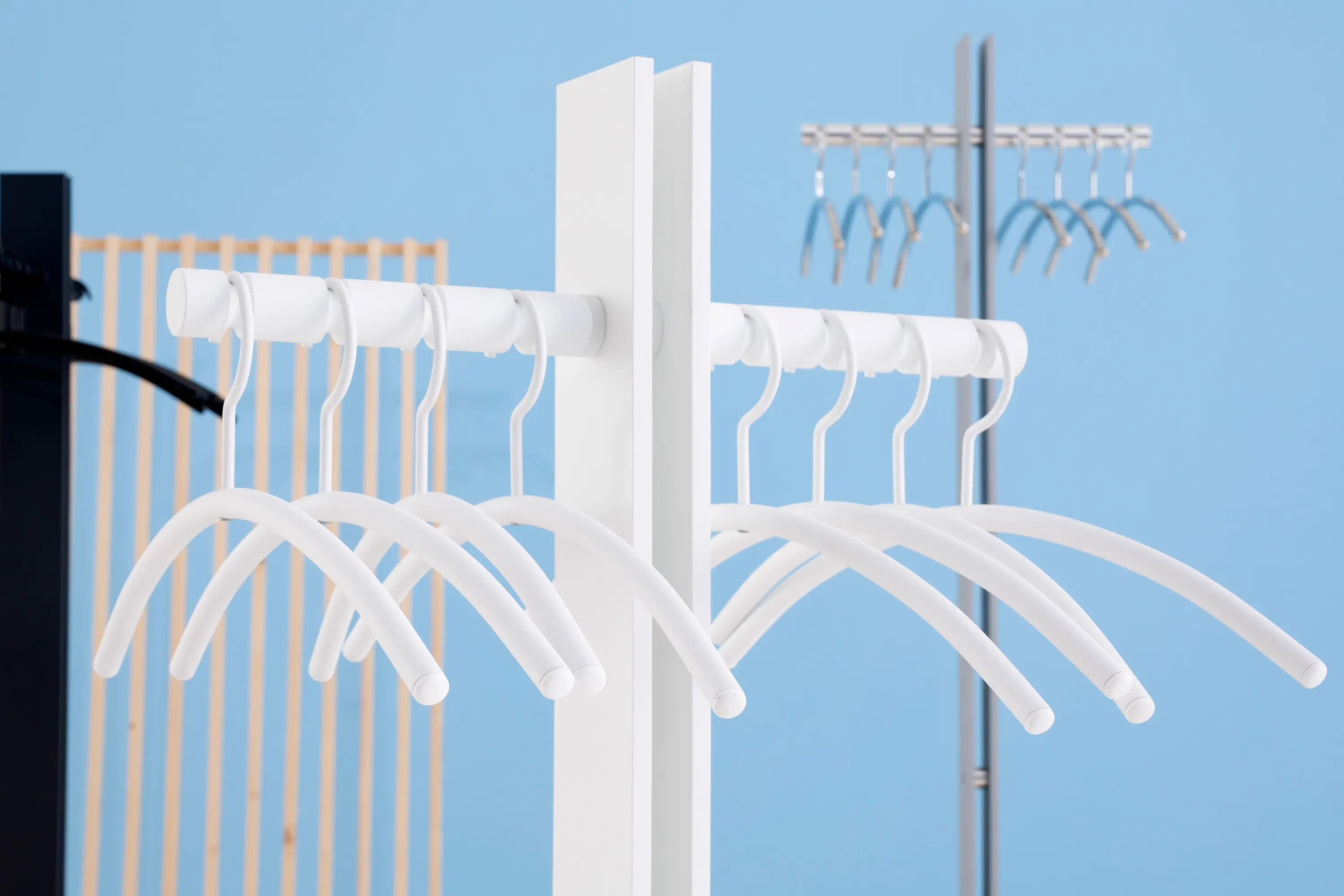 Cascando - Chrome coat hanger