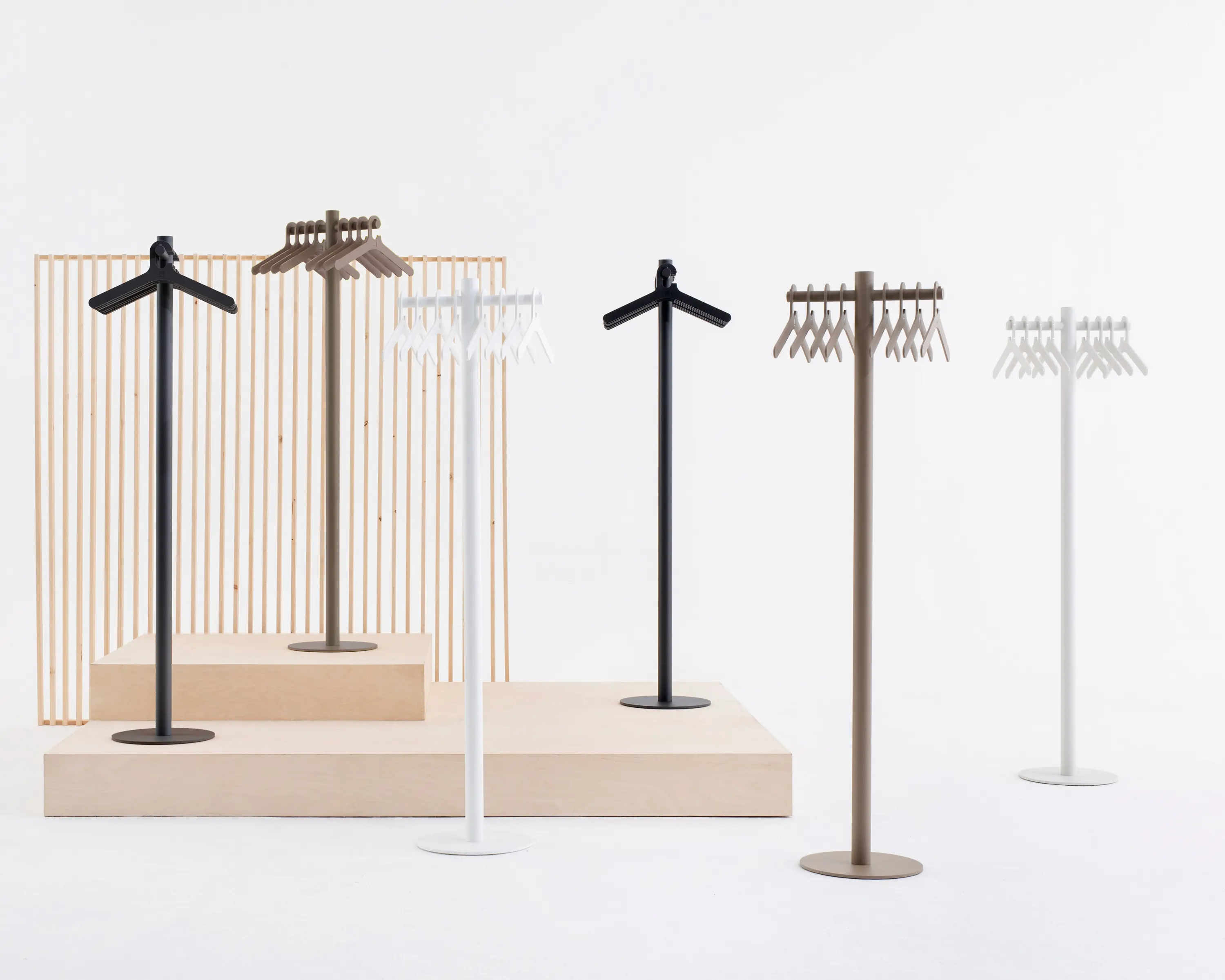 Cascando - Pole coat hanger