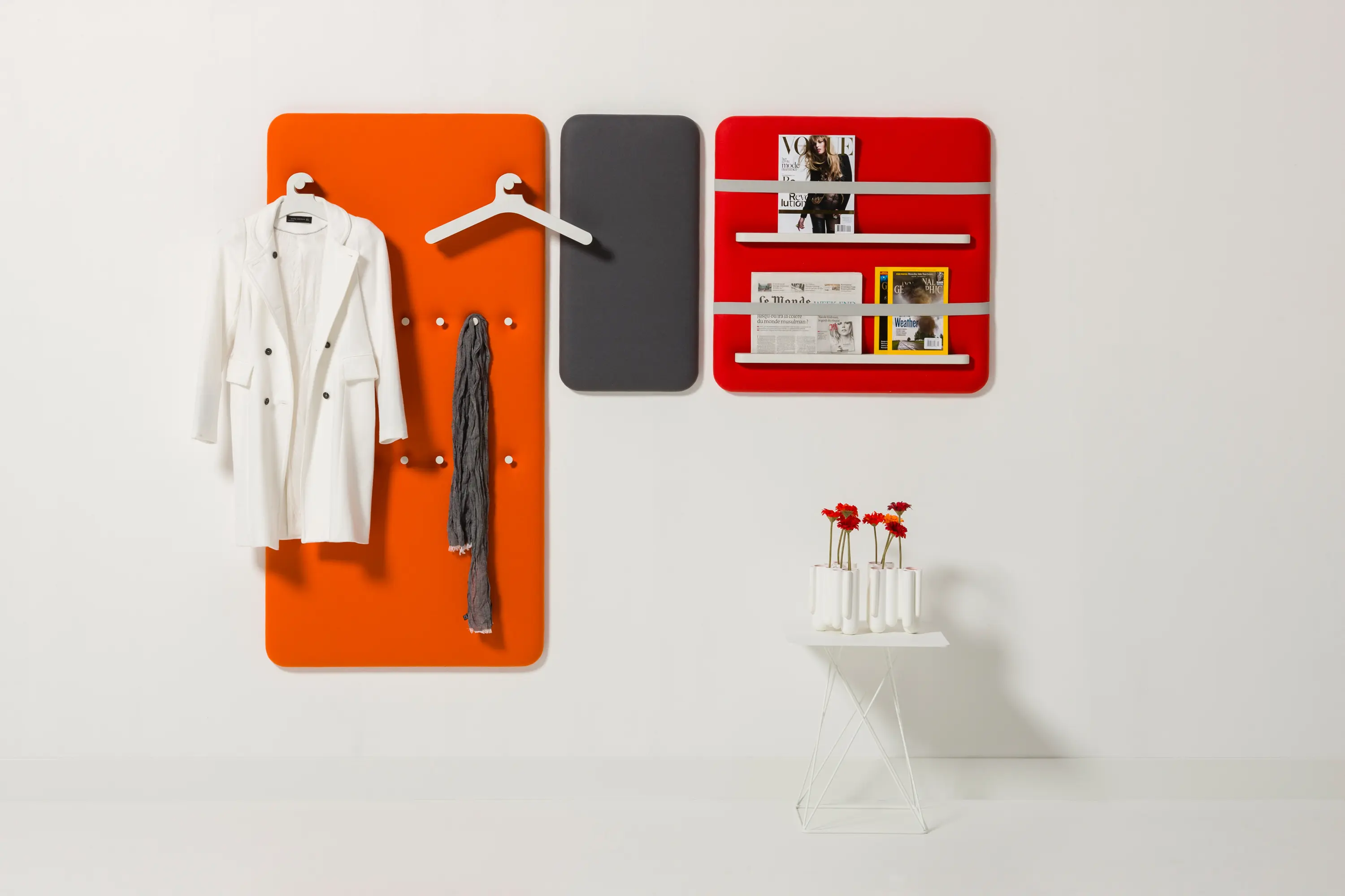 Cascando - Pillow Wall | Panel with rack for 6 coat hangers and 7 coat hooks