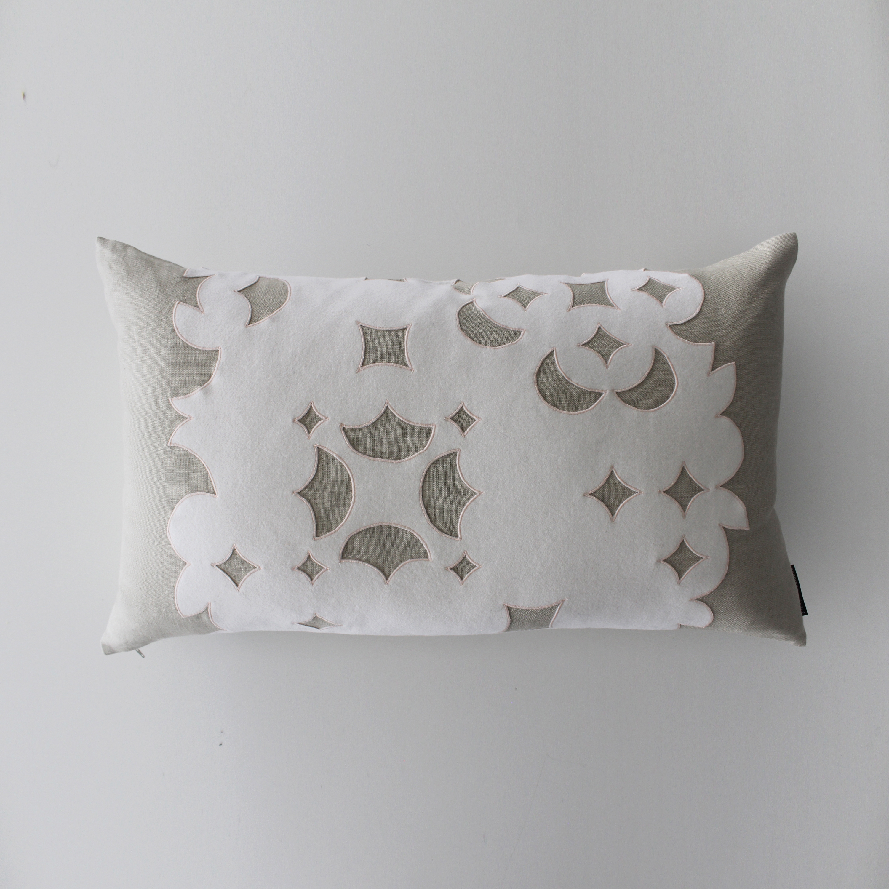 Mostra il prodotto CUSHION MIRA - 1801 del produttore Création Baumann