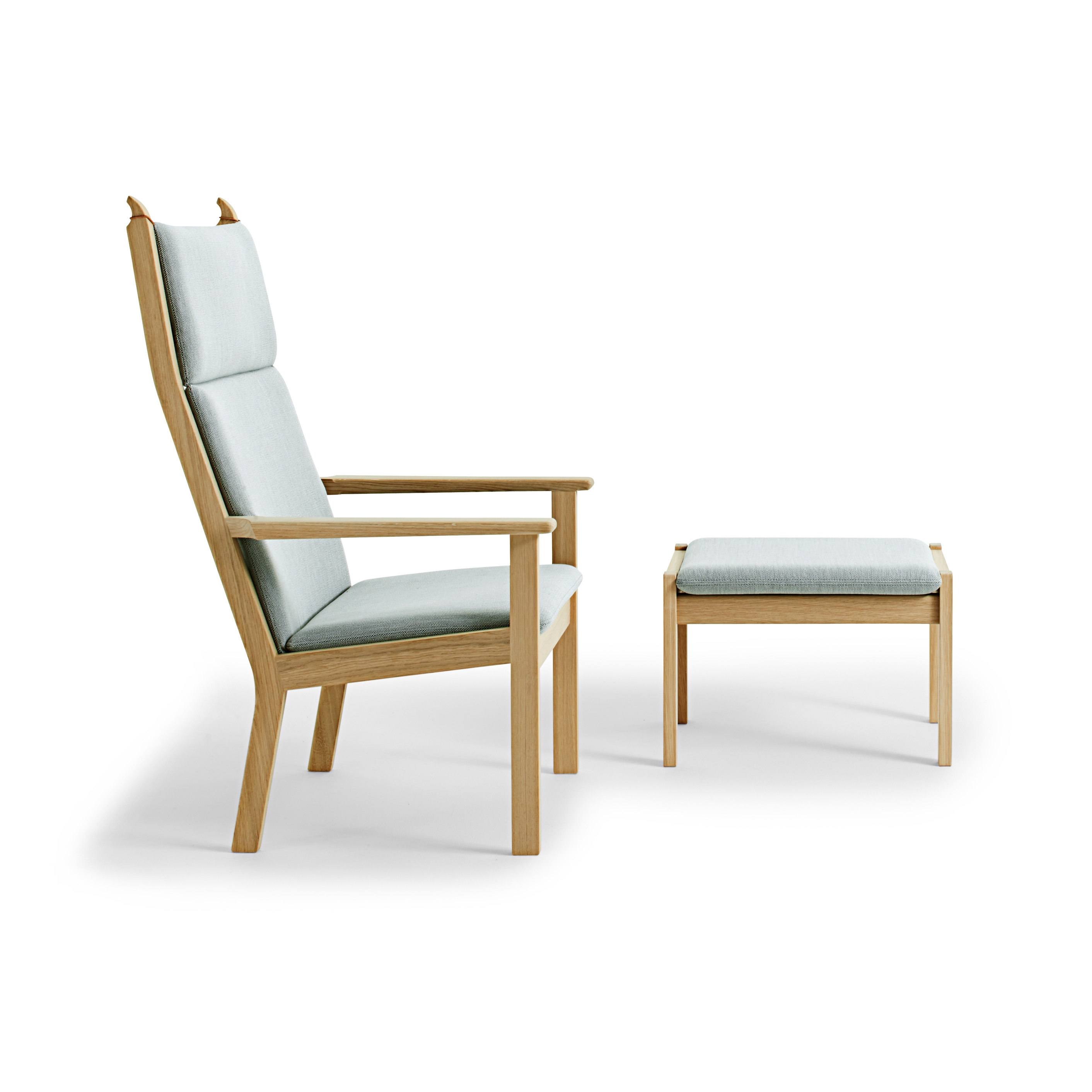 Mostra il prodotto GE 284A High Back Easy Chair with footstool del produttore Getama Danmark