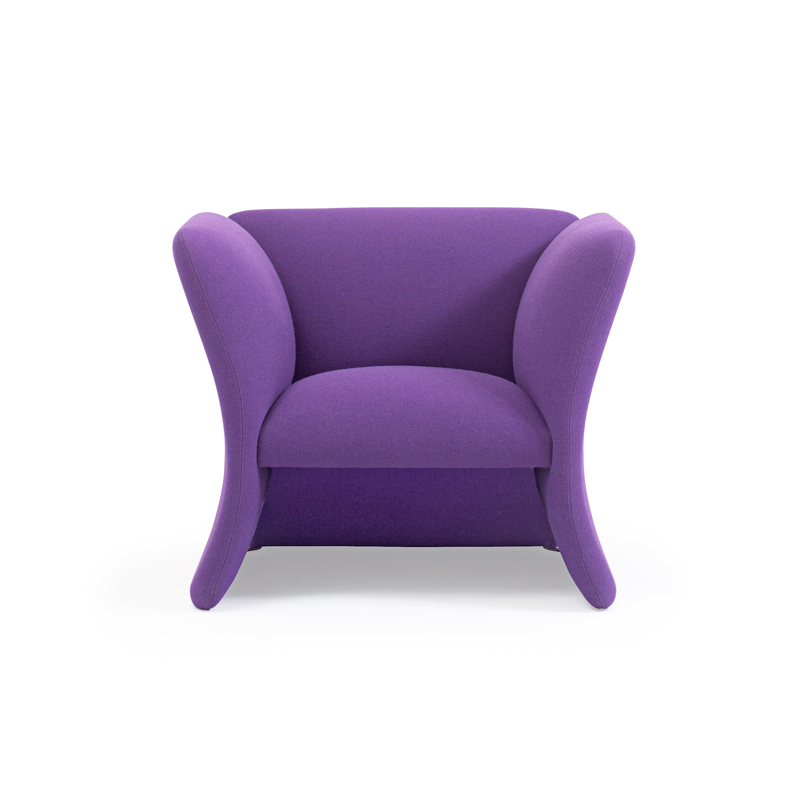 Mondial Easy Chair with low armrest
