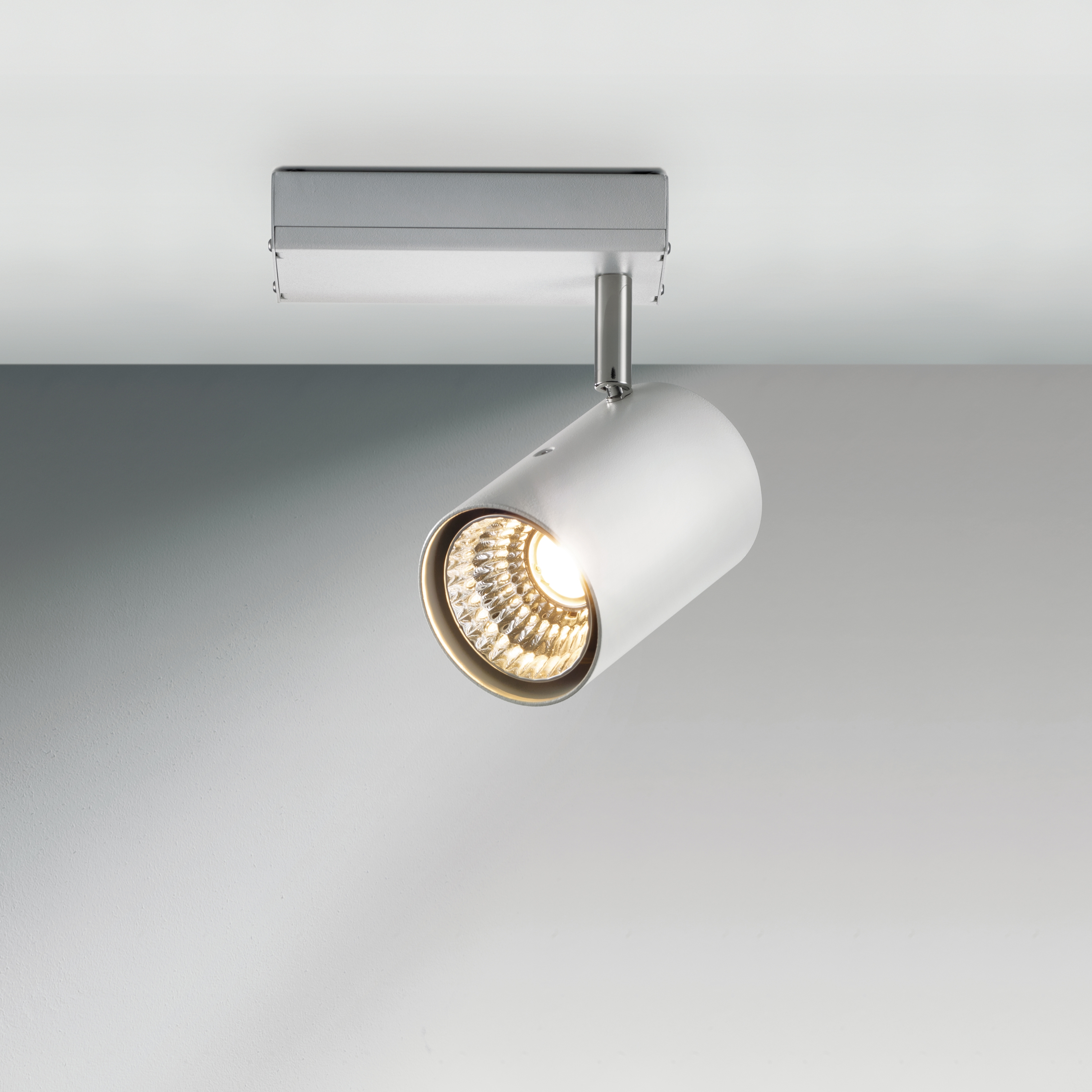 Display product Professional Spot from manufacturer Licht im Raum