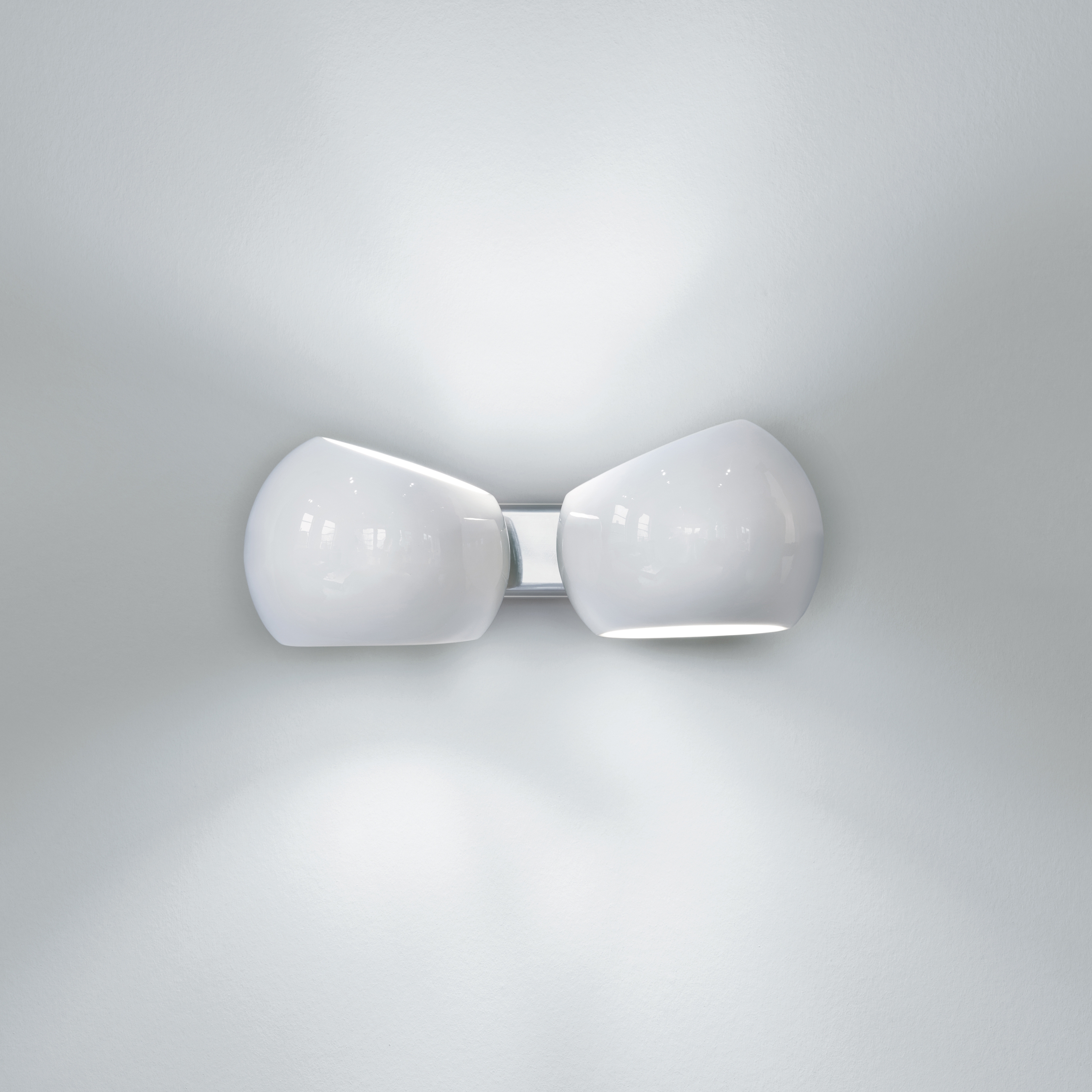 Display product White Moons 2 Wall Lamp from manufacturer Licht im Raum