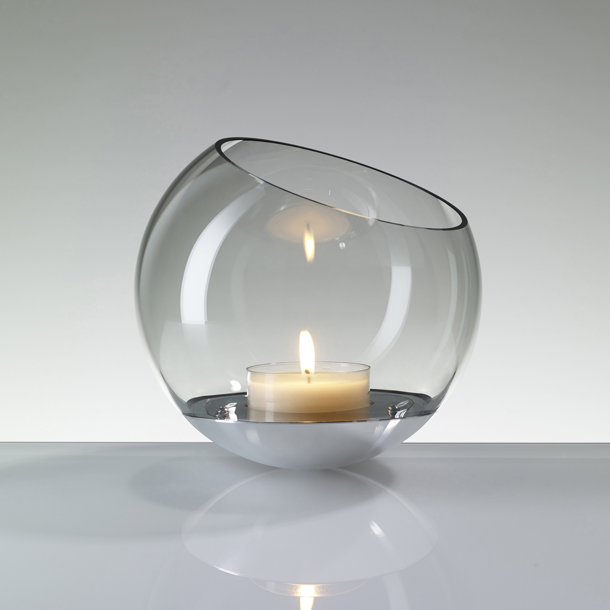 Vertoon produk Maylily Candle table lamp van vervaardiger Licht im Raum