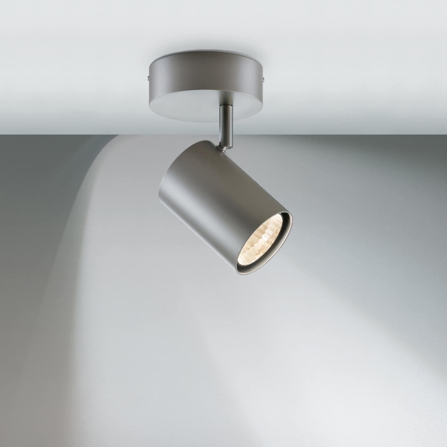 Display product Professional Spot from manufacturer Licht im Raum