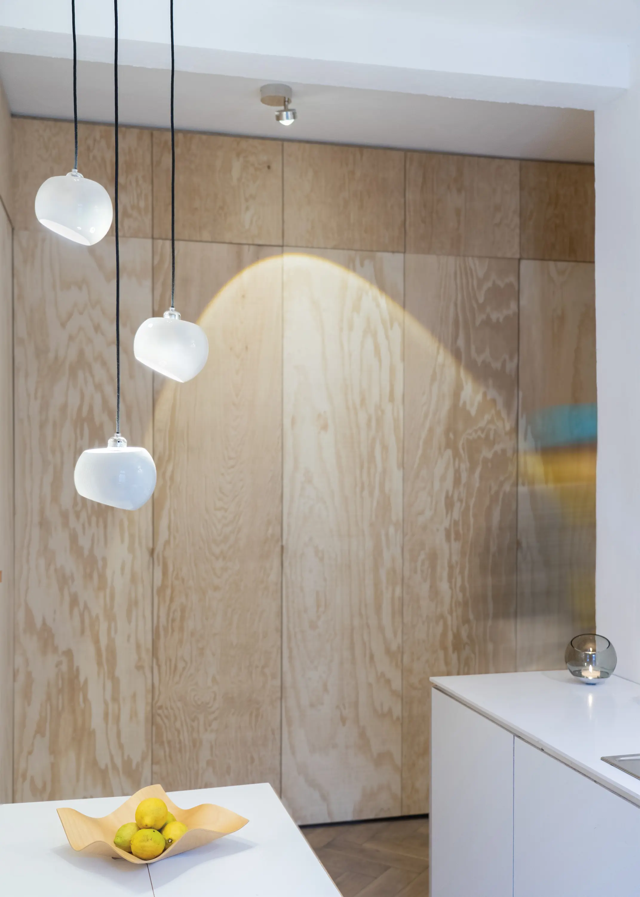 Licht im Raum - White Moons 3