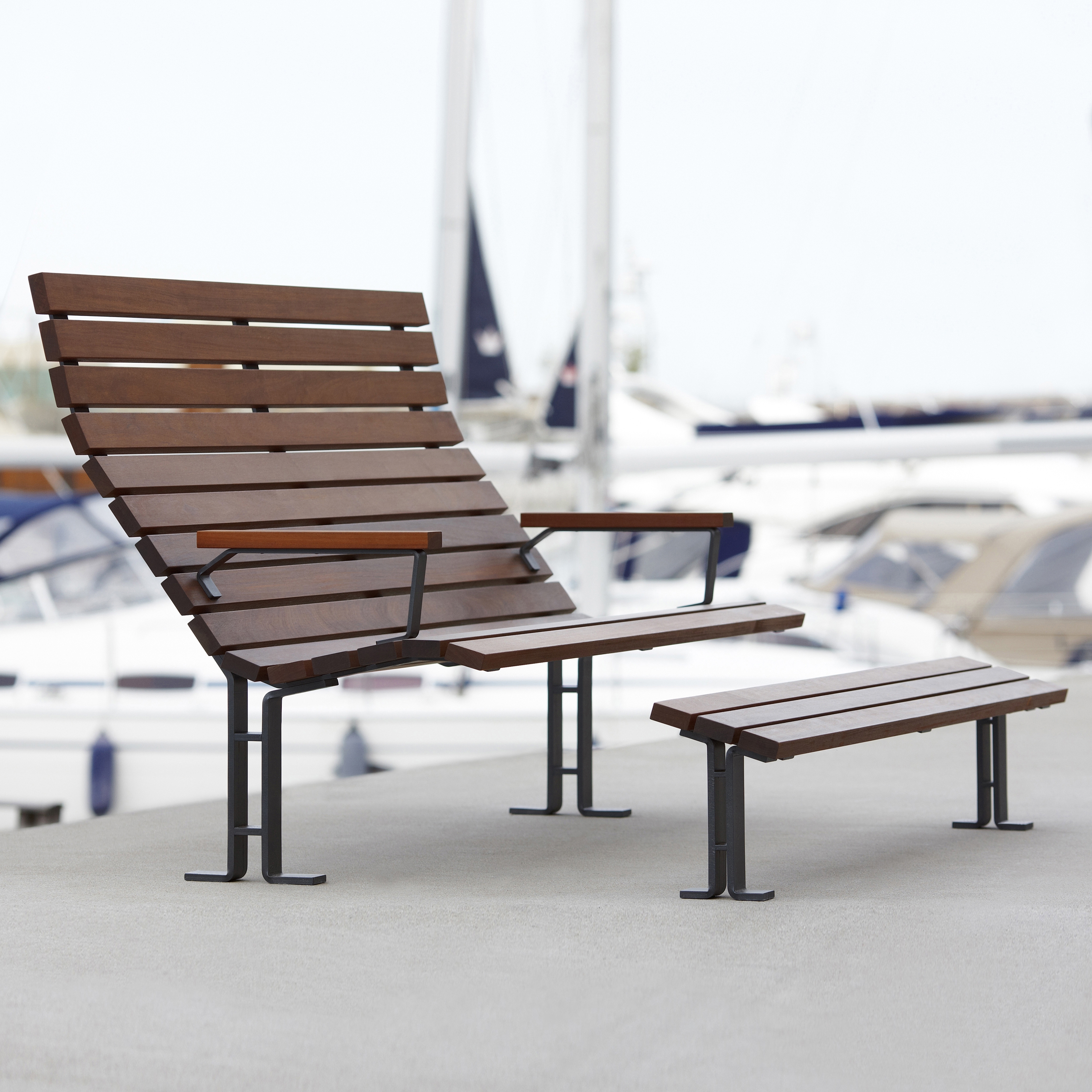 Mostra il prodotto Kajen sunlounger and footrest del produttore nola