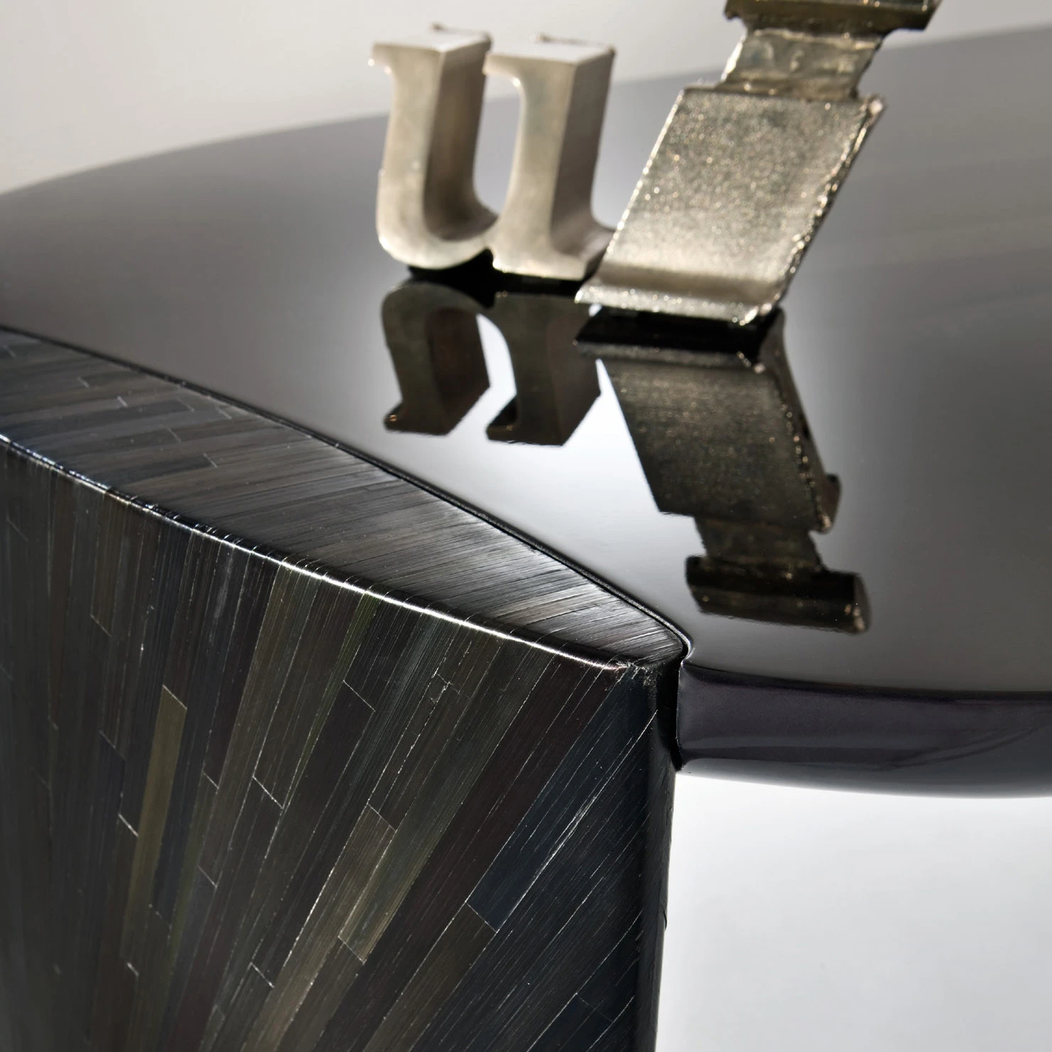 KONSOLEN & SCHREIBTISCHE