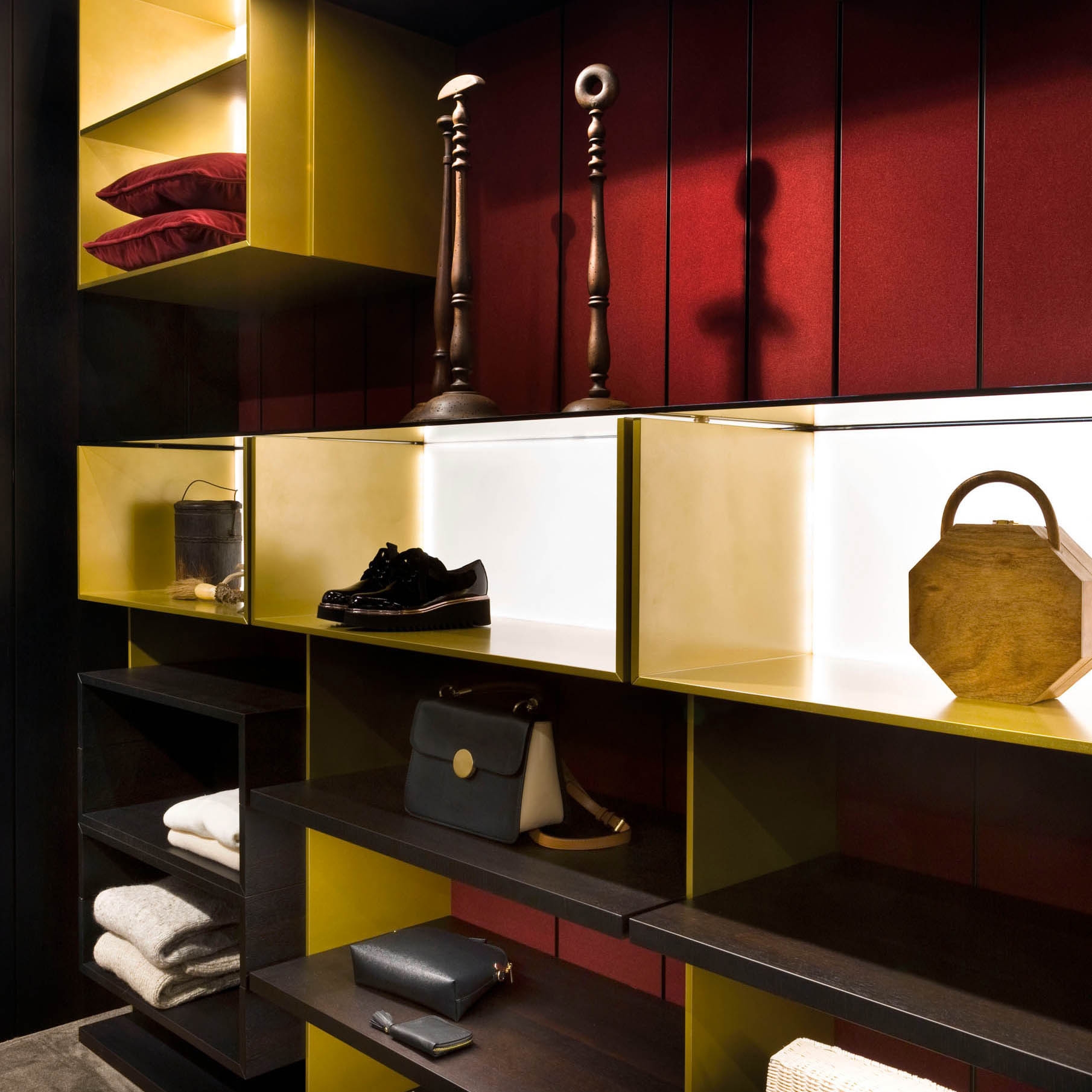 WALK-IN CLOSETS