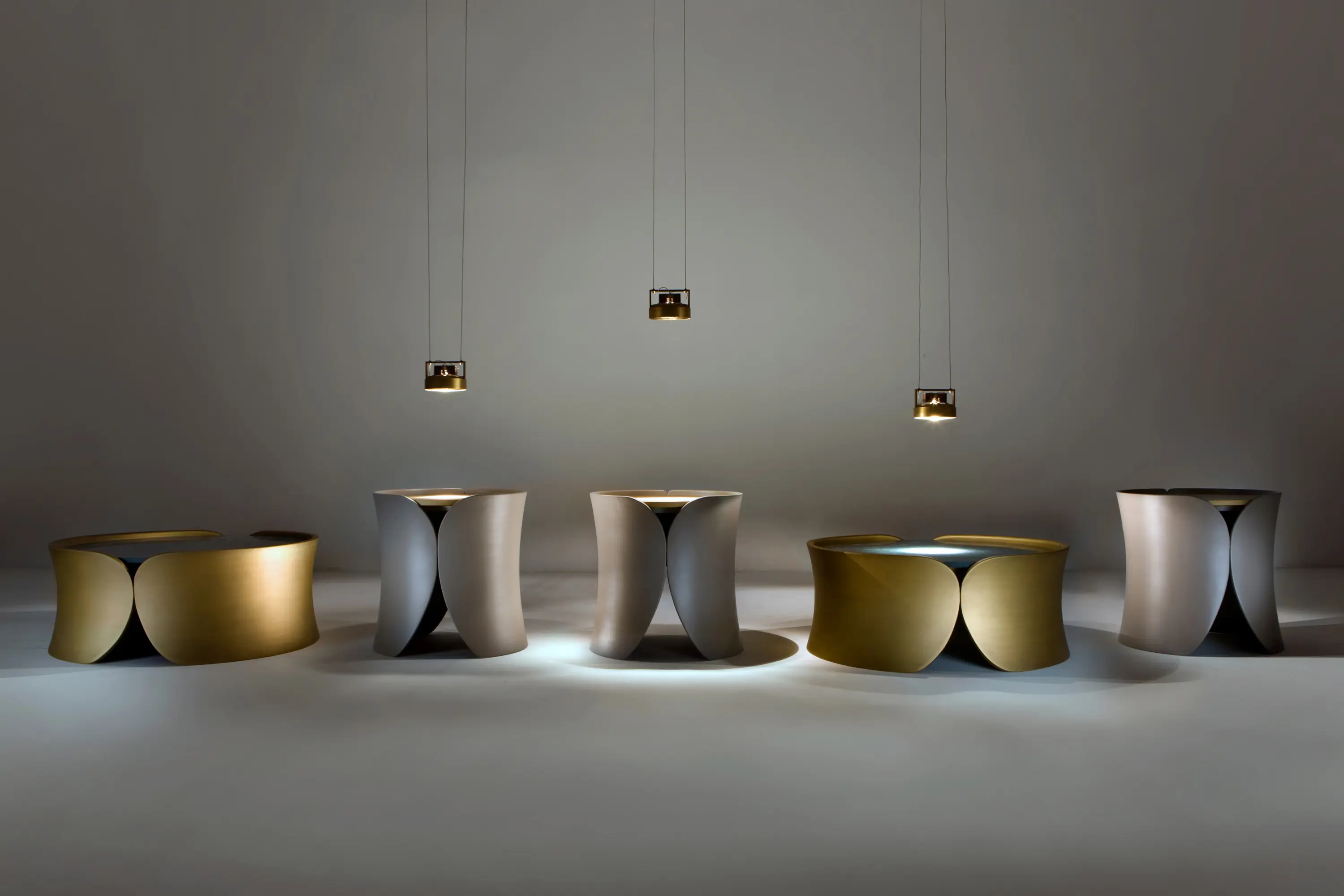 Laurameroni - Hugs | Low Table