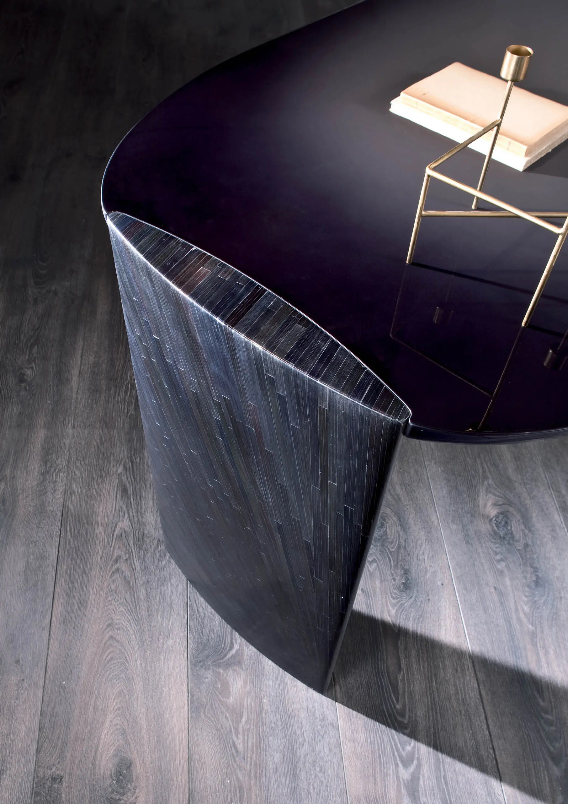Laurameroni - Poe | Table
