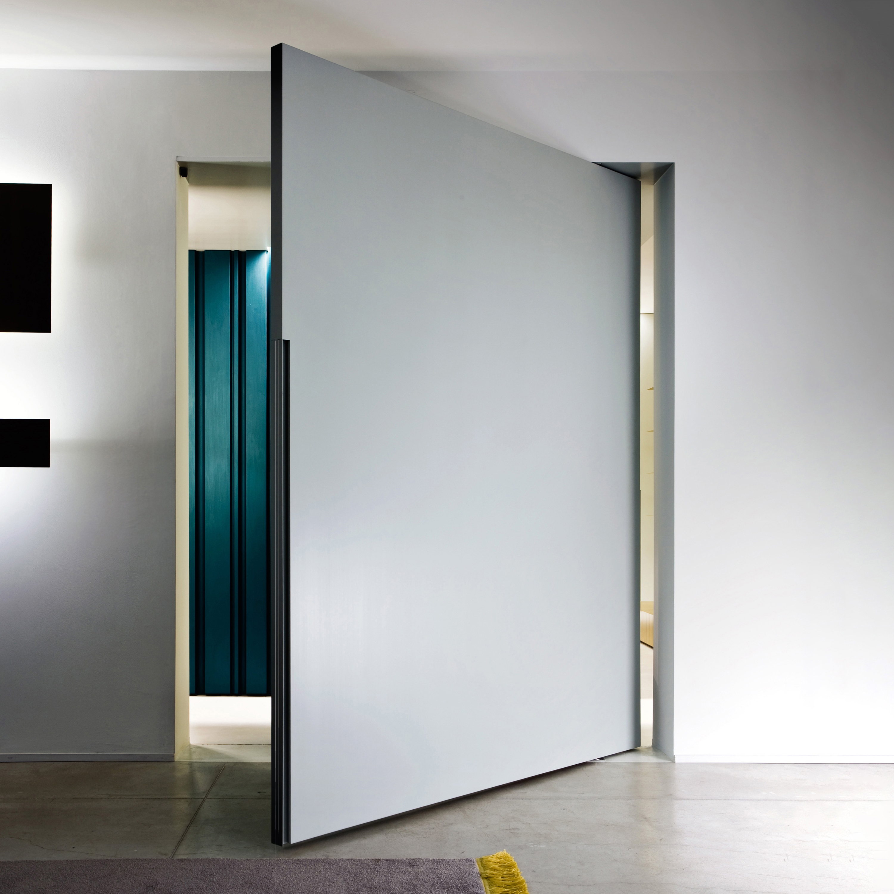 Display product Plain | Pivot Door from manufacturer Laurameroni