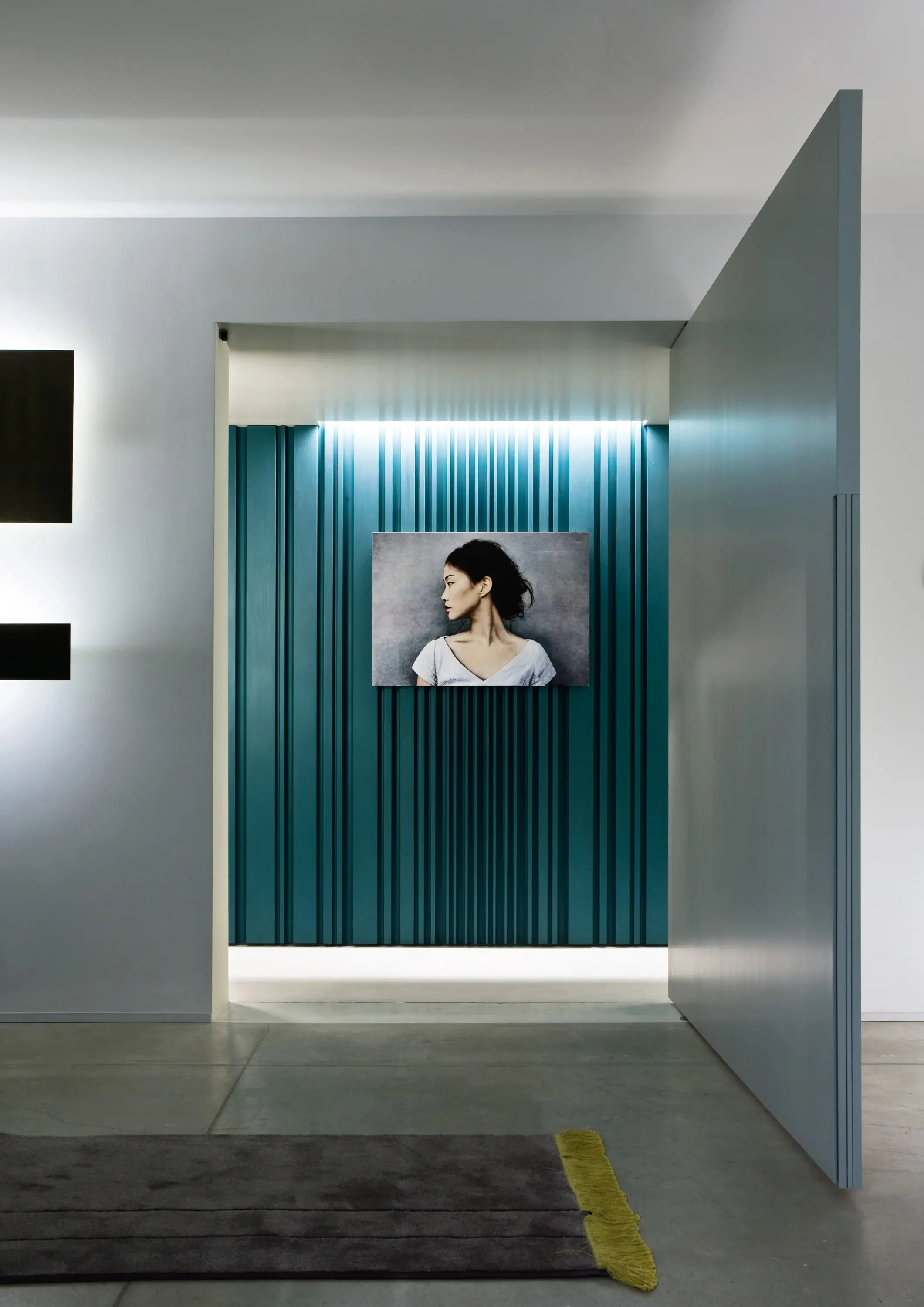 Laurameroni - Plain | Pivot Door