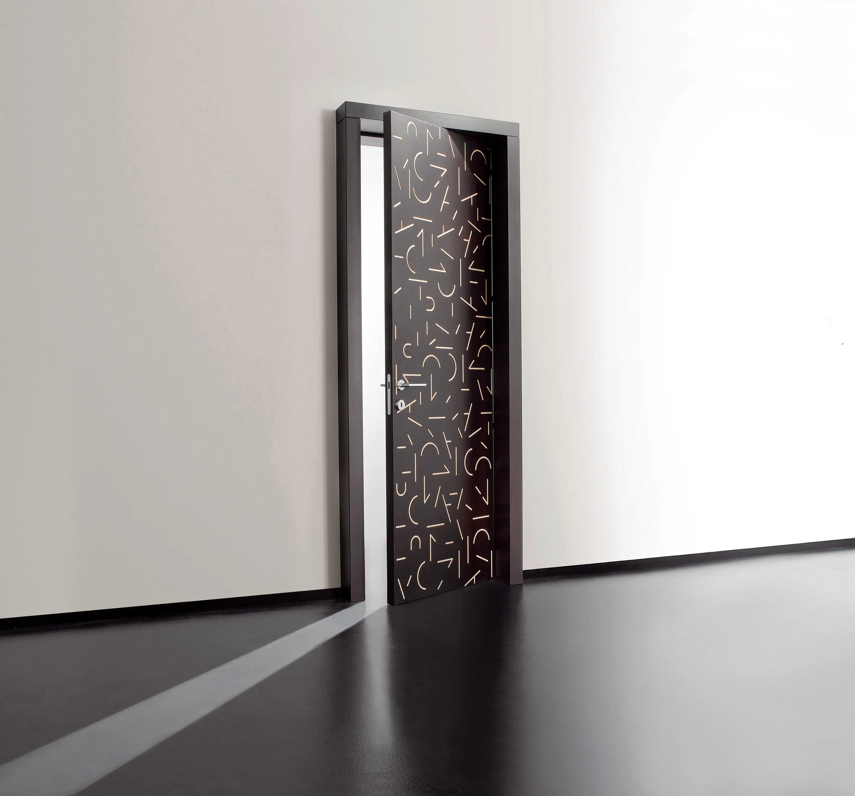 Laurameroni - Graffiti | Hinged Door Tratti